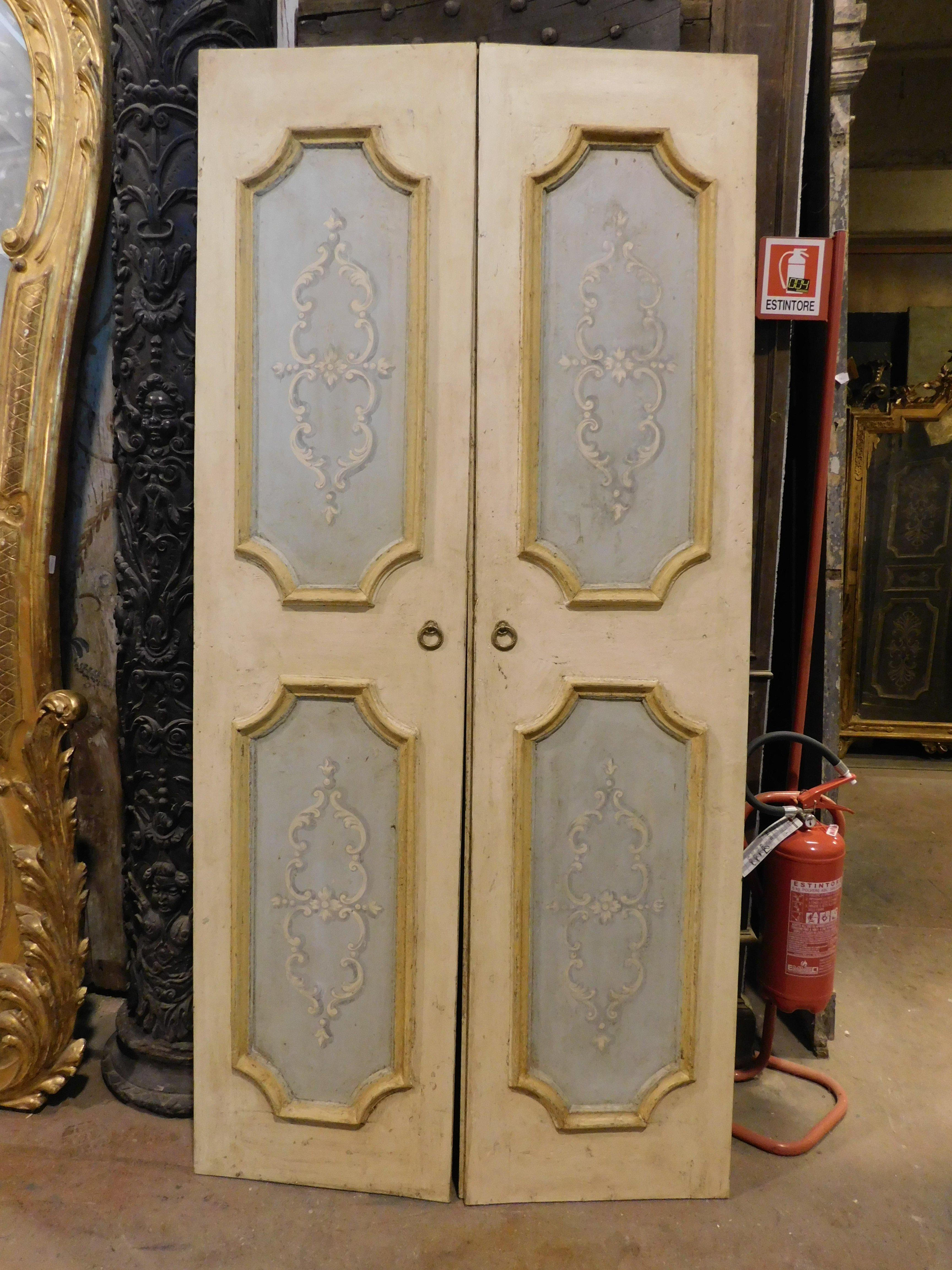 Italiano N. 2 porte doppie in legno laccato e dipinto, a due ante, Italia in vendita