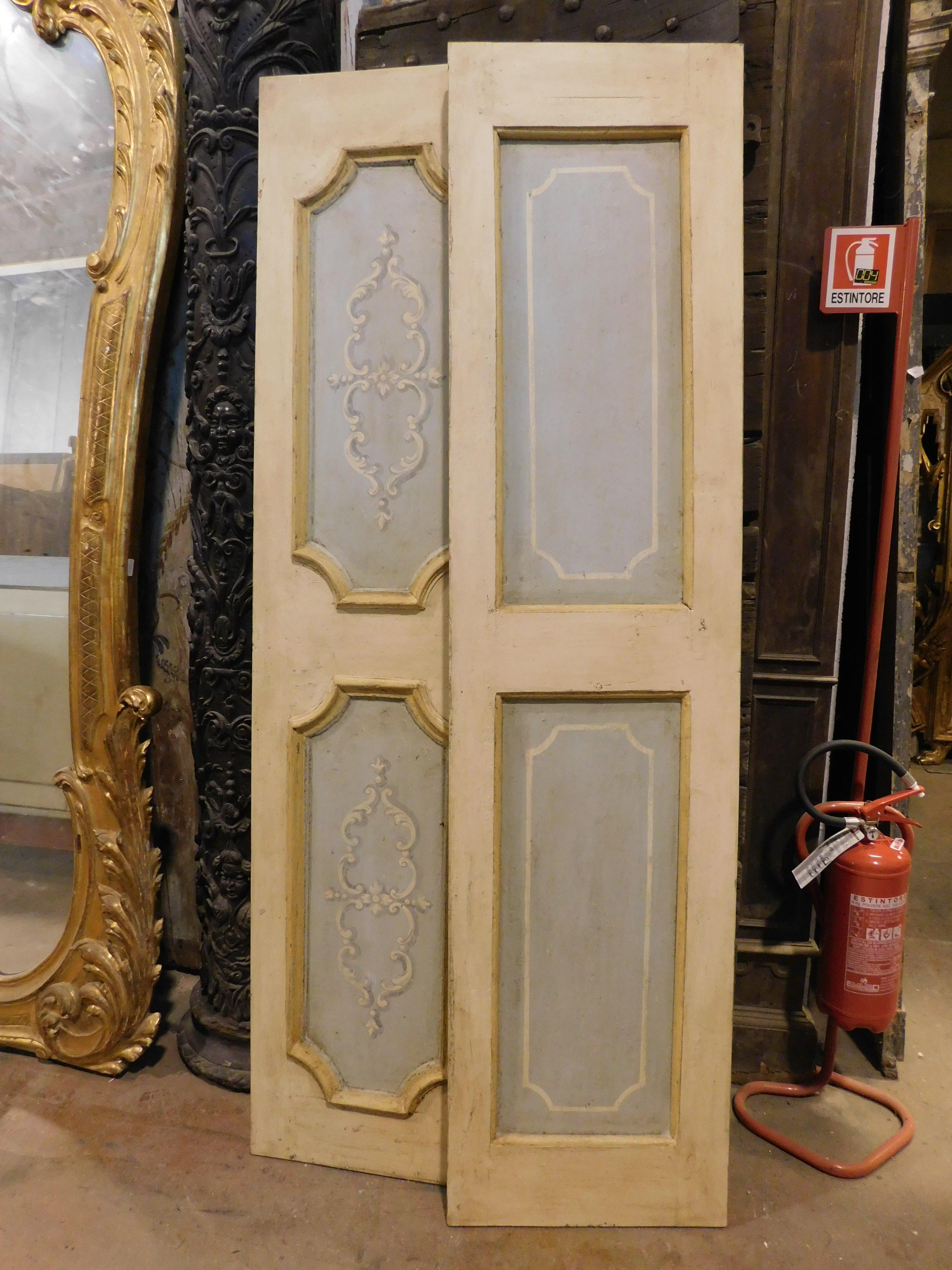 N. 2 porte doppie in legno laccato e dipinto, a due ante, Italia in vendita 1