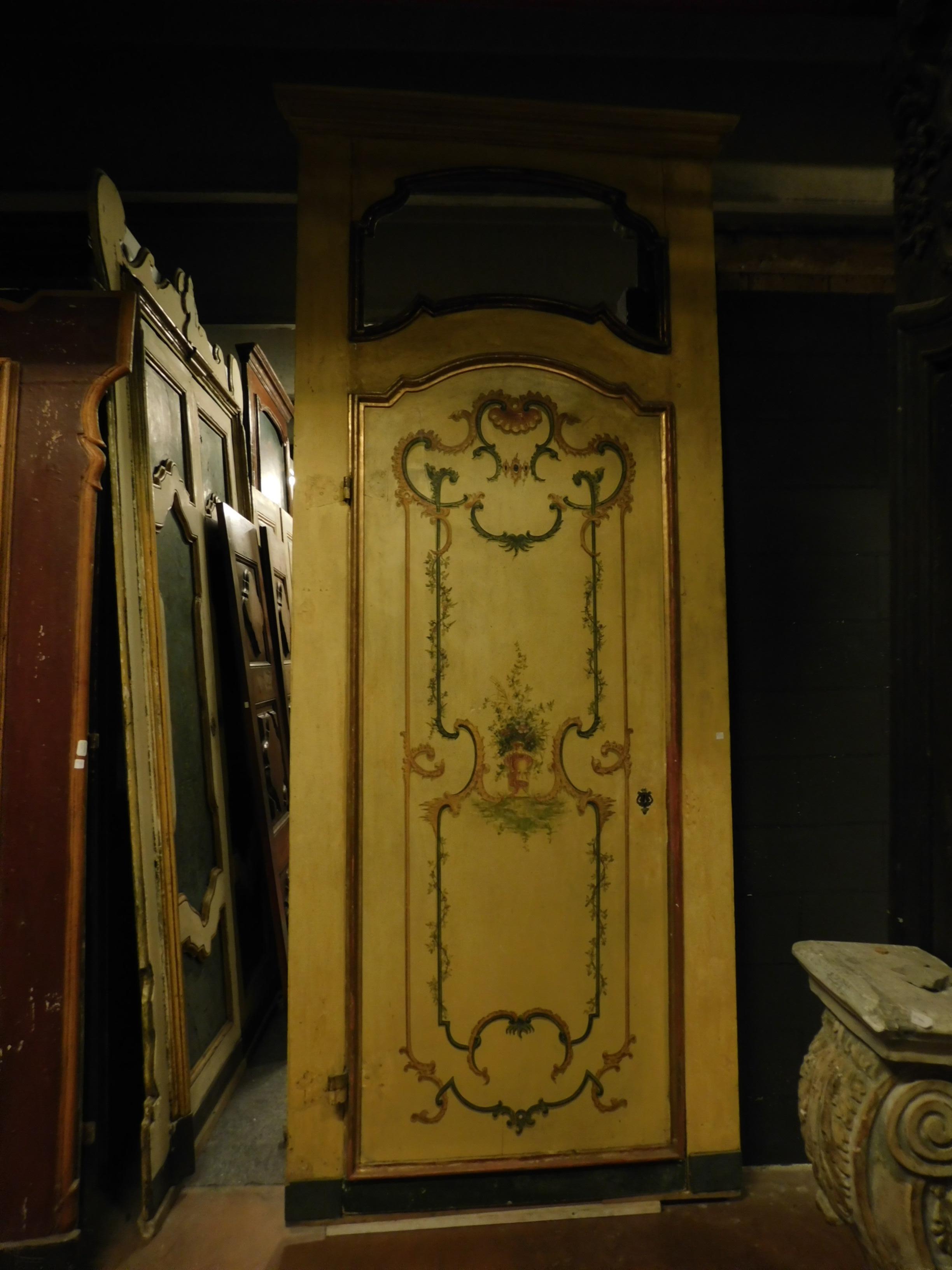 N. 3 Antique Yellow and Gold Lacquered Doors, Handmade Floral Painture, 1700 In Good Condition In Cuneo, Italy (CN)