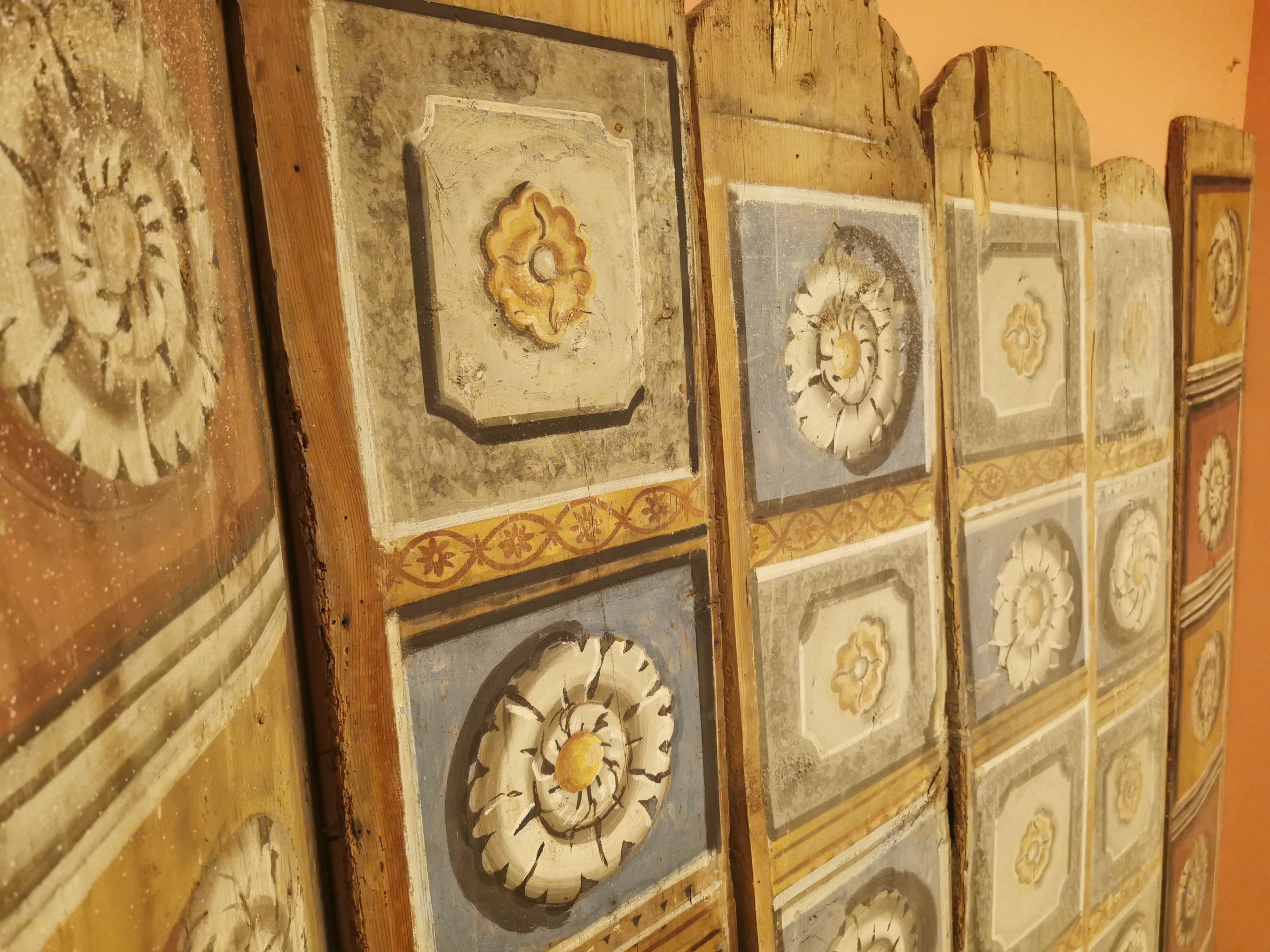 N. 55 Ceiling Boards Painted in Tempera, 17th Century of Great Style In Good Condition For Sale In Cesena, FC