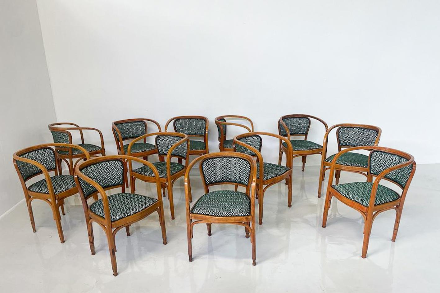 N° 715 Gustav Siegel Armchair for Kohn, Fabric and Wood, Austria, 1900s In Good Condition For Sale In Brussels, BE