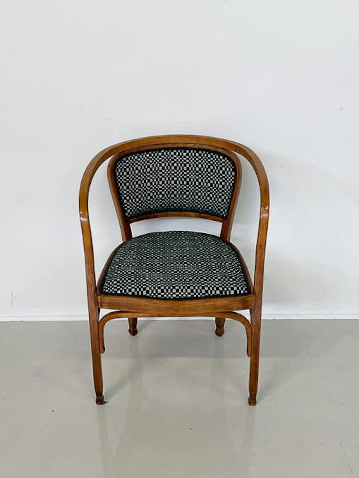 N° 715 Gustav Siegel Armchair for Kohn, Fabric and Wood, Austria, 1900s For Sale 1