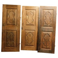 Antique N. 9 single doors carved in solid walnut wood, without frame, Italy