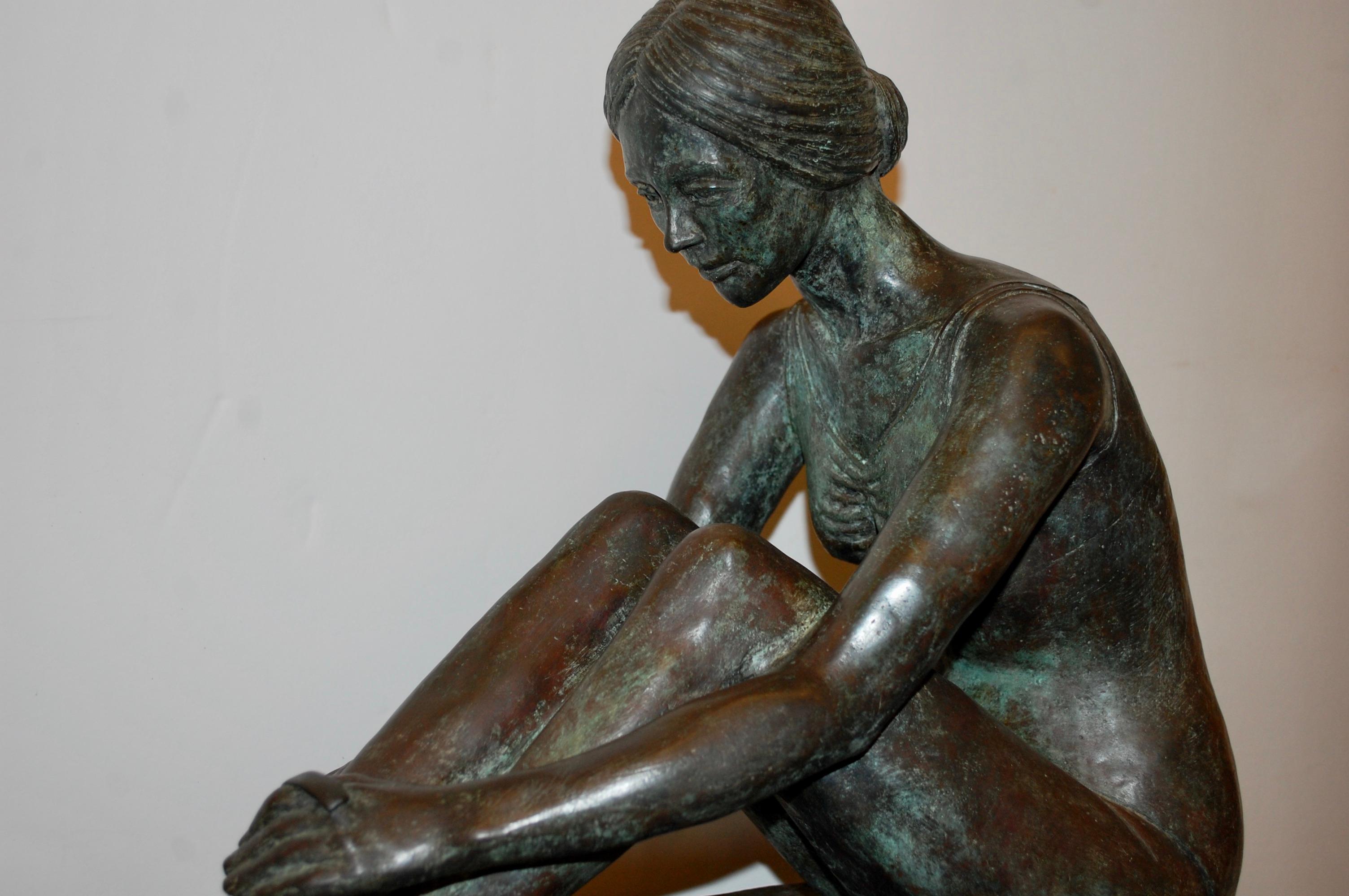  Ballerina Tying Schuh Bronze-Skulptur – Sculpture von N. Abrams