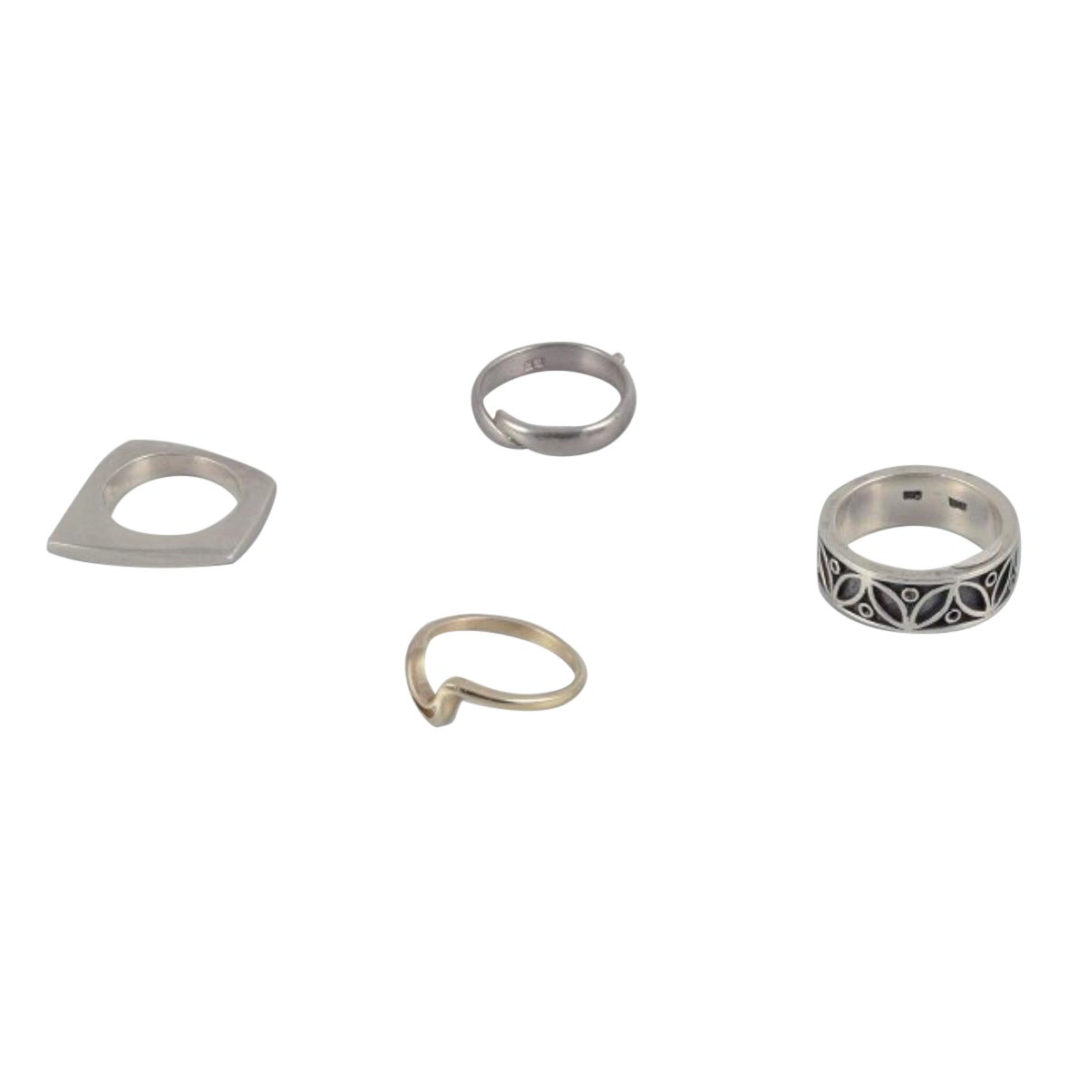 N. E. From et d'autres orfèvres danois. Quatre anneaux en argent sterling. en vente