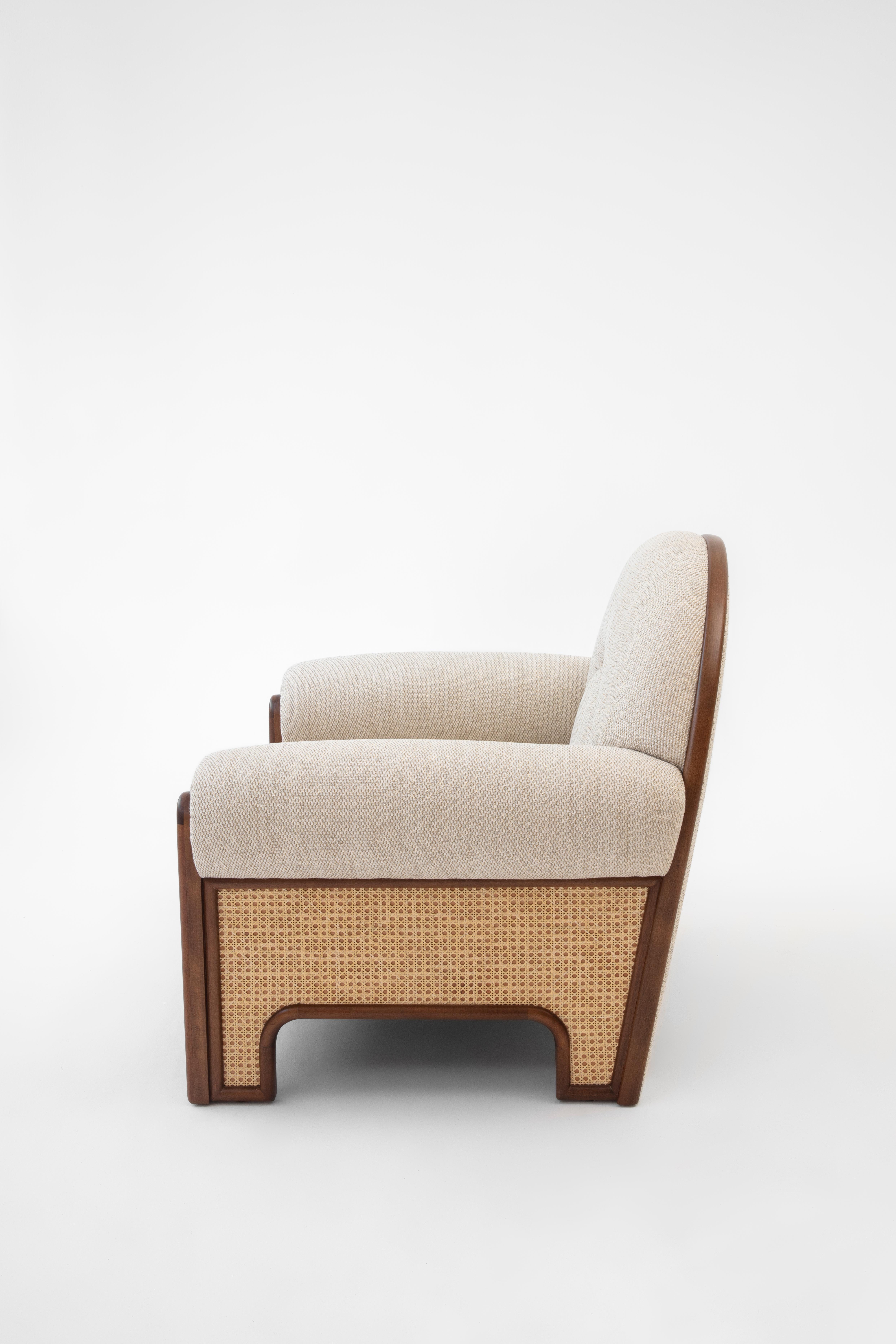 Turc Fauteuil N-Gene beige de Merve Kahraman, bois de hêtre et tissu d'ameublement faits main en vente