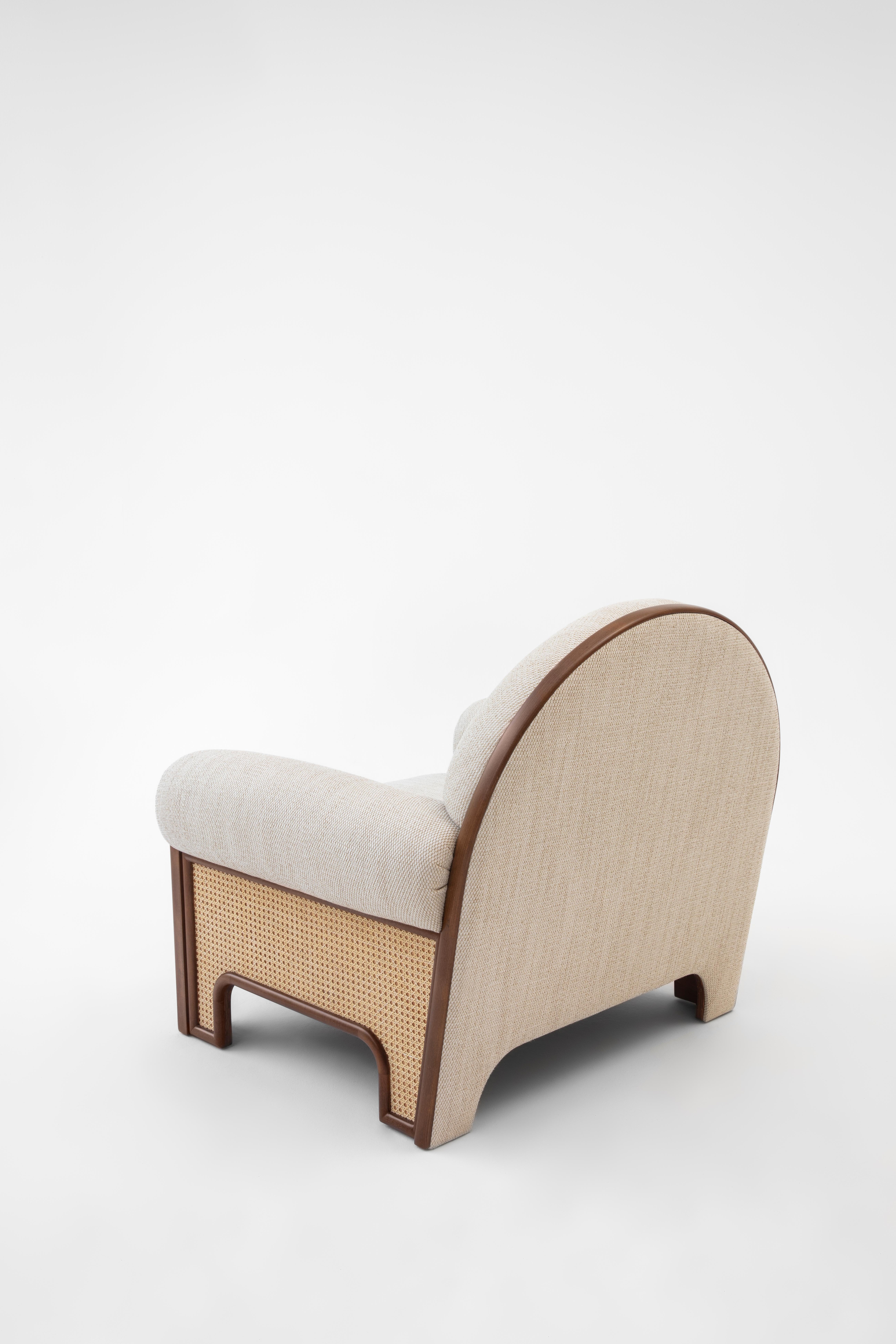 Fait main Fauteuil N-Gene beige de Merve Kahraman, bois de hêtre et tissu d'ameublement faits main en vente