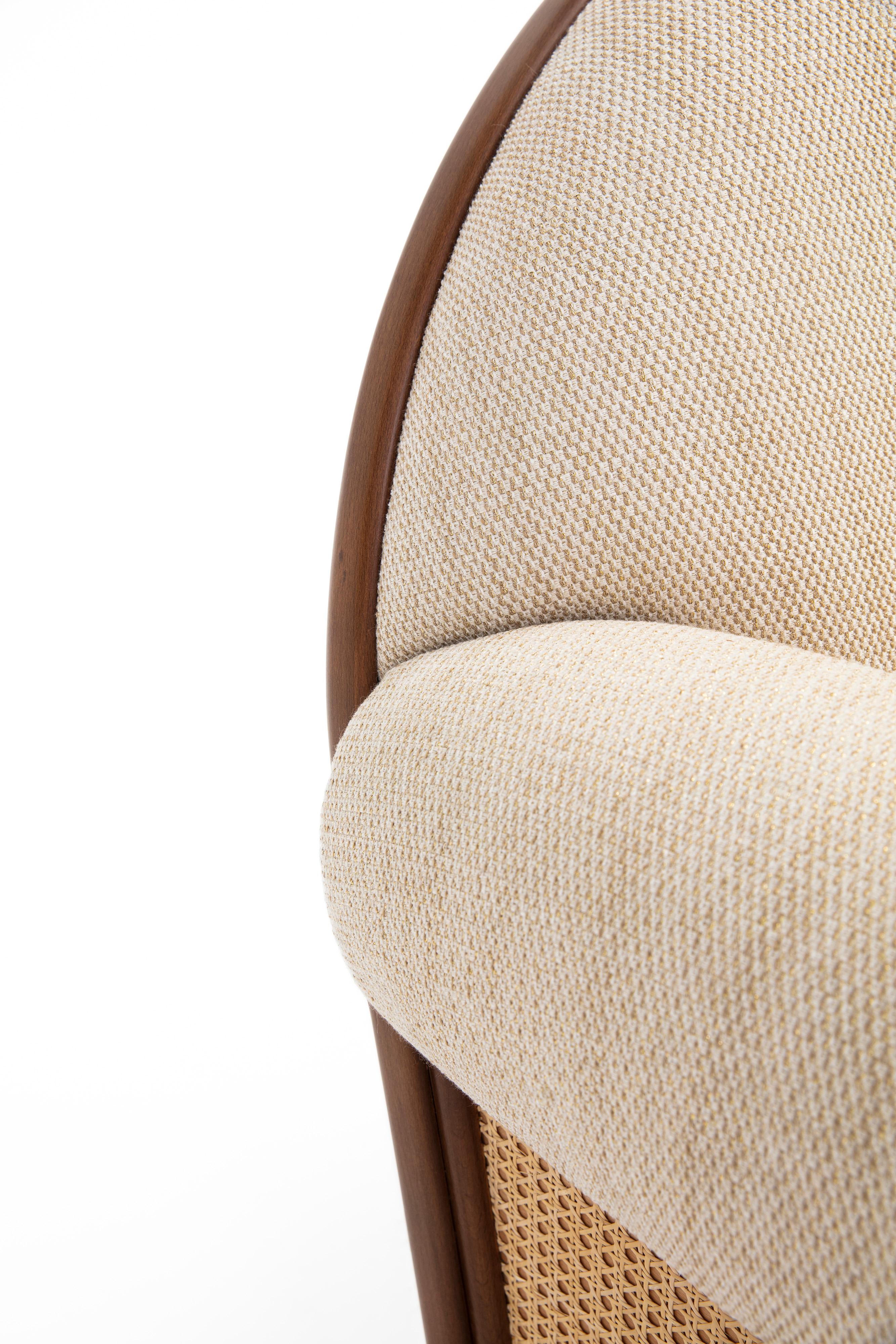 Fauteuil N-Gene beige de Merve Kahraman, bois de hêtre et tissu d'ameublement faits main en vente 1