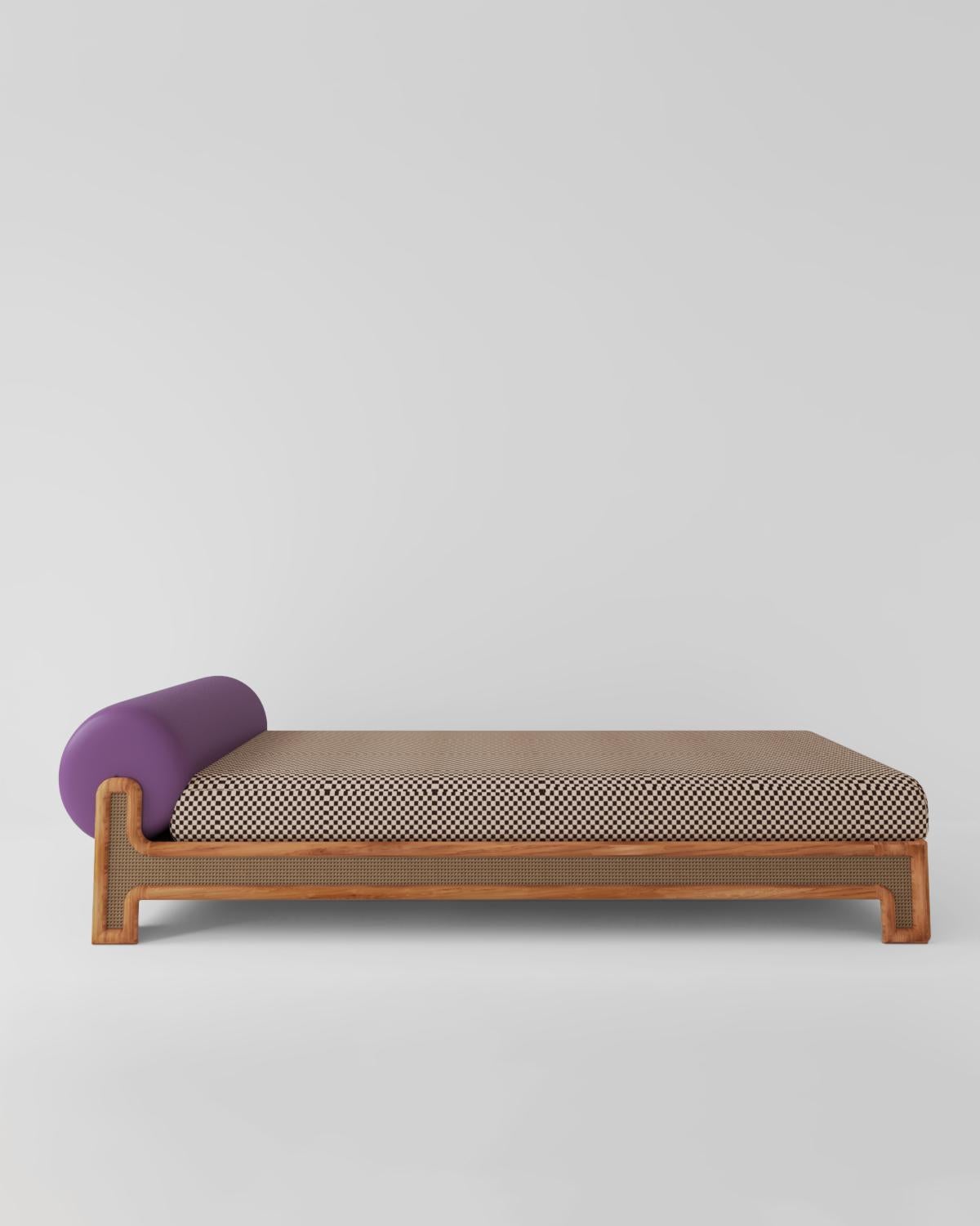 Le lit de jour N-Gene est le dernier né de la collection MERVE KAHRAMAN. Alliant un style contemporain à une touche de nostalgie, il est doté de panneaux latéraux cannelés, d'un tissu à carreaux Alexander Girard et d'accoudoirs en cuir pelucheux