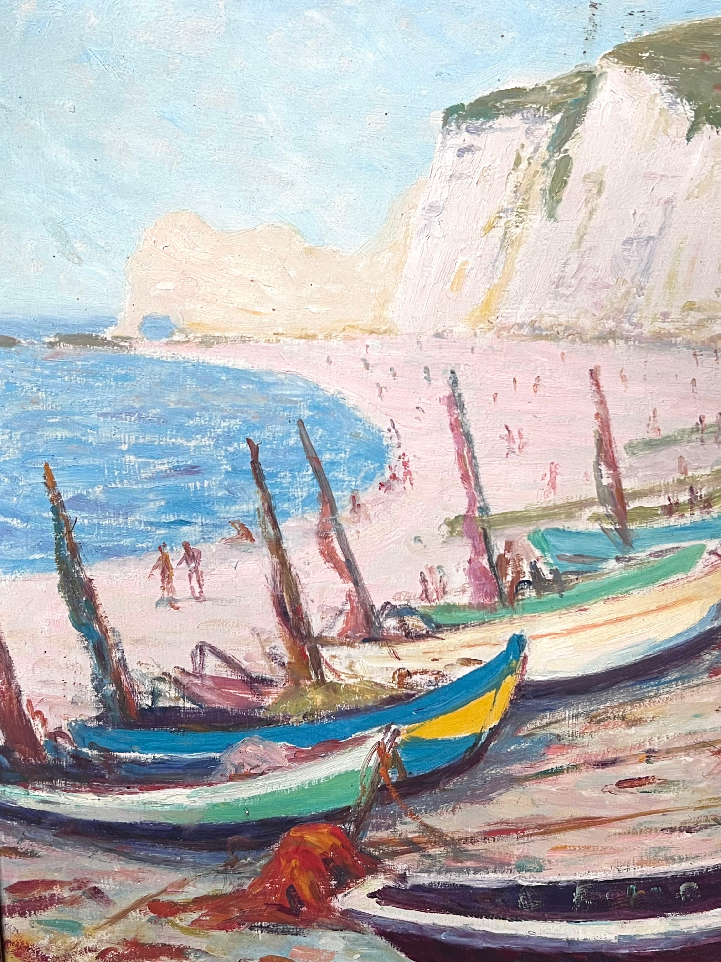 Mid Century Französisch signiert Öl Boote vertäut auf White Cliff Beach Coastal Seascape (Post-Impressionismus), Painting, von N. Hauvette