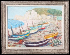 Óleo francés de mediados de siglo Barcos amarrados en una playa de acantilados blancos Paisaje marino costero