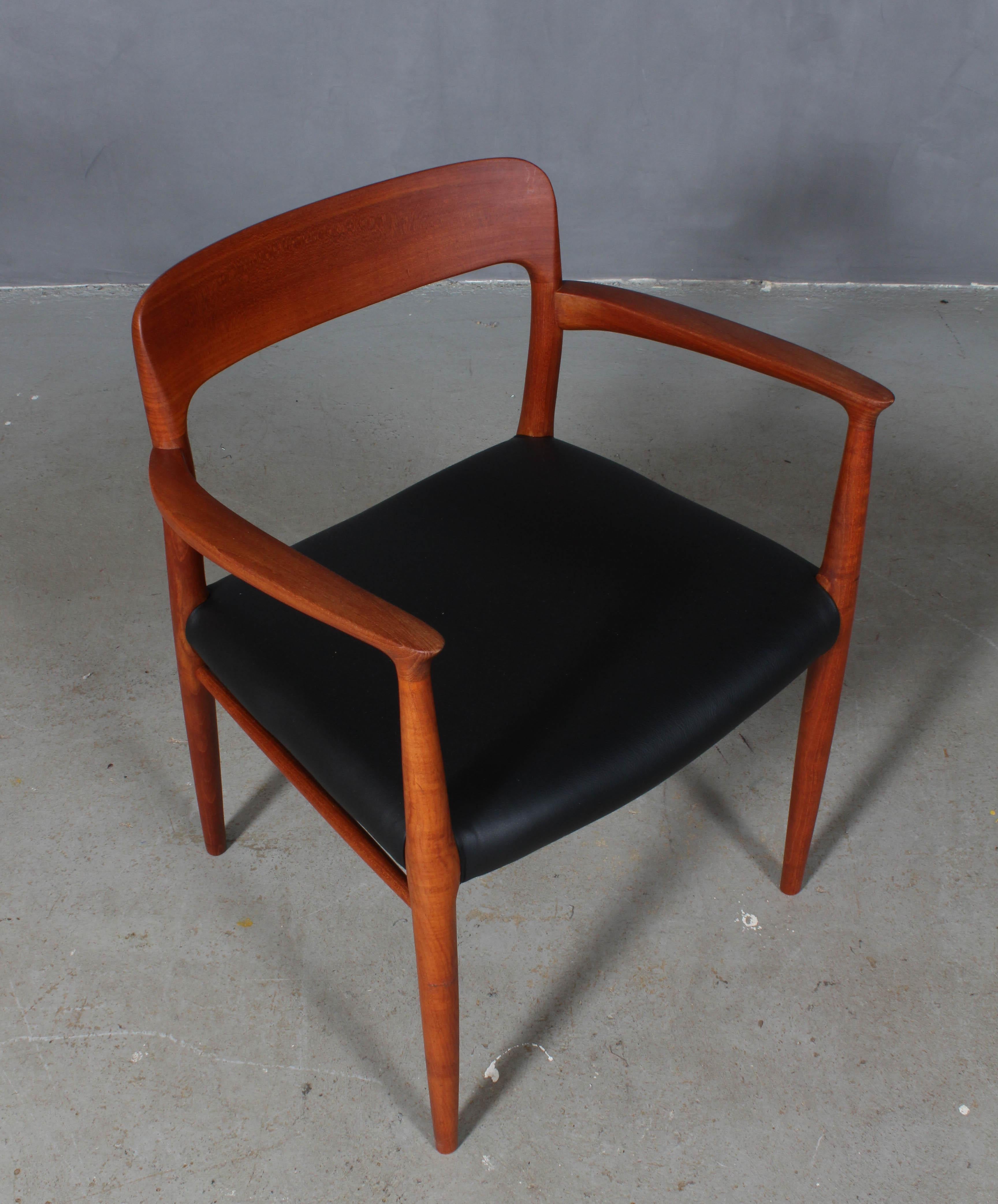 N. O. Møller armchair with frame of solid oiled teak.

Seat new upholstered with black aniline leather.

Model 56, made by J. L. Møller, Denmark, 1960s.