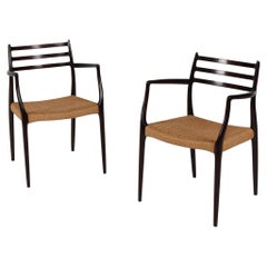 N. O. Møller Paire de fauteuils n° 62 en acajou fabriqués par I.L.A. Møller au Danemark
