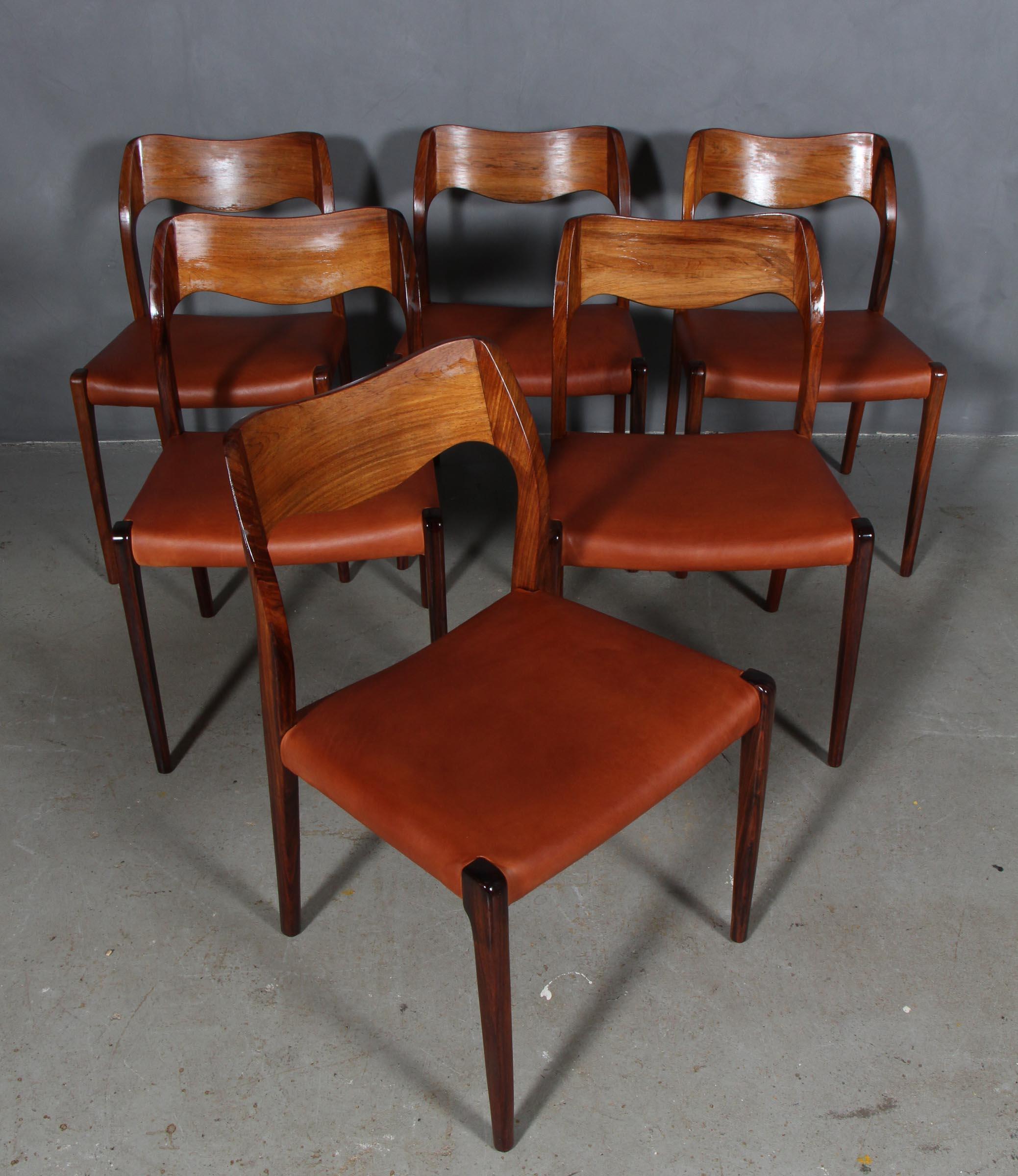 N. O. Møller set of six dining chairs in rosewood.

Seat new upholstered with vintage tan aniline leather.

Model 71, made by J. L. Møller, Denmark, 1960s.