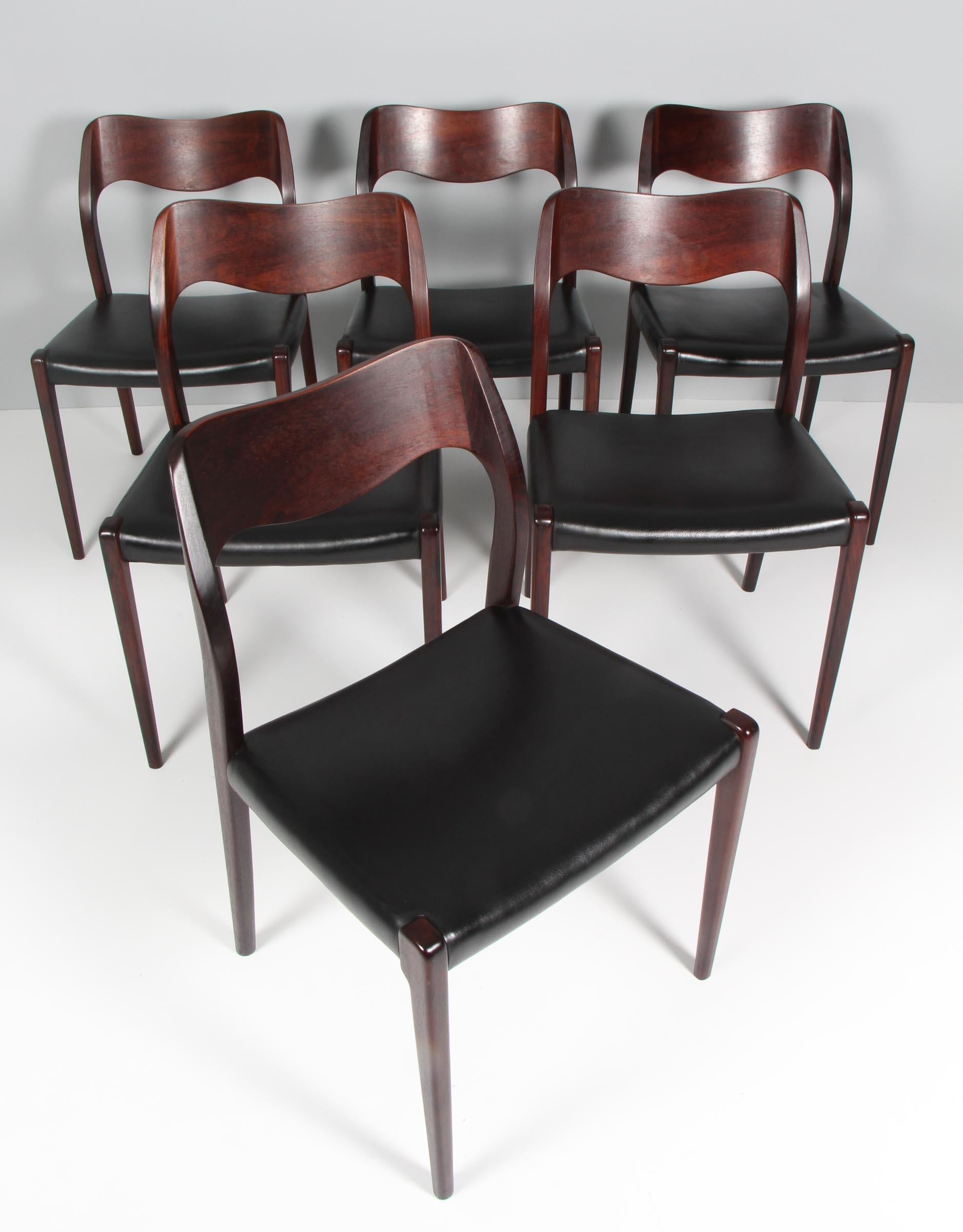 N. O. Møller set of six dining chairs in rosewood.

Seat original upholstered with black leather.

Model 71, made by J. L. Møller, Denmark, 1960s.