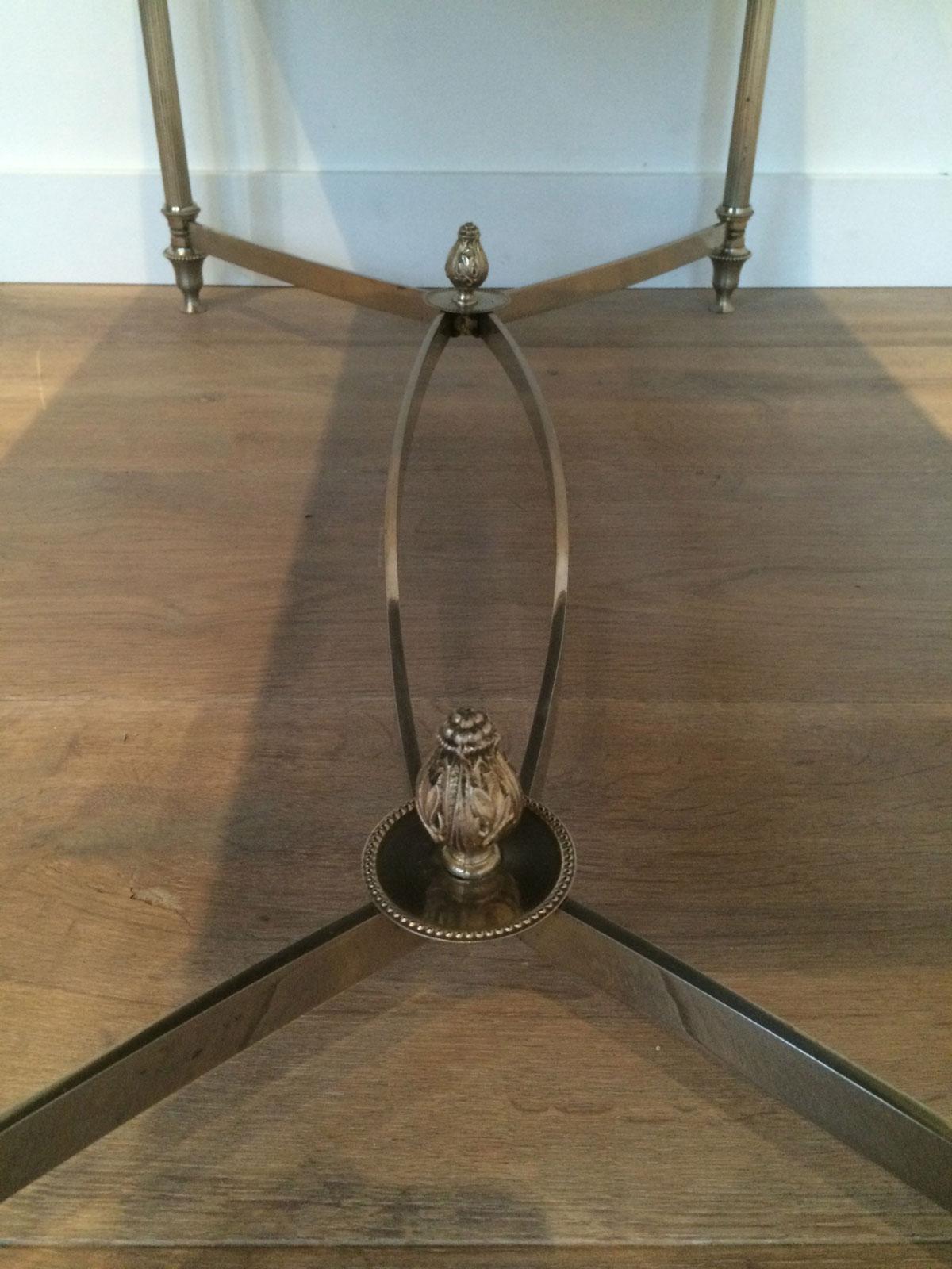 Mid-Century Modern Table basse argentée dans le style de la Maison Jansen, avec verre laqué noir en vente