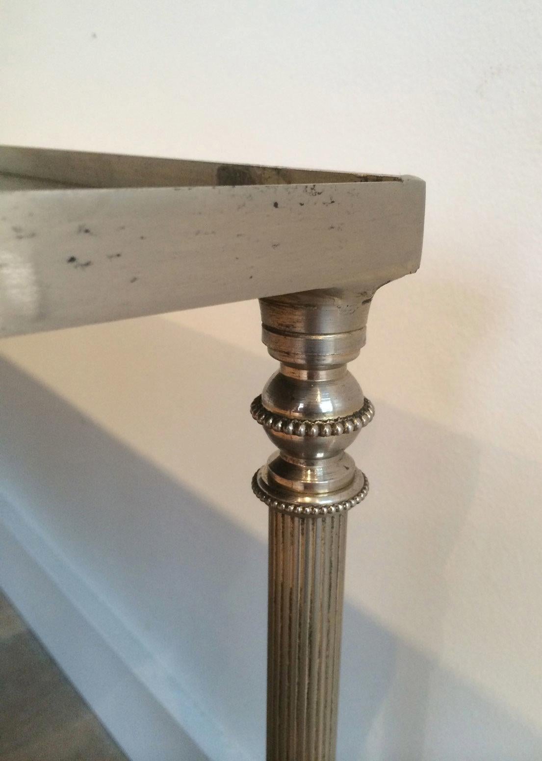 Argenté Table basse argentée dans le style de la Maison Jansen, avec verre laqué noir en vente