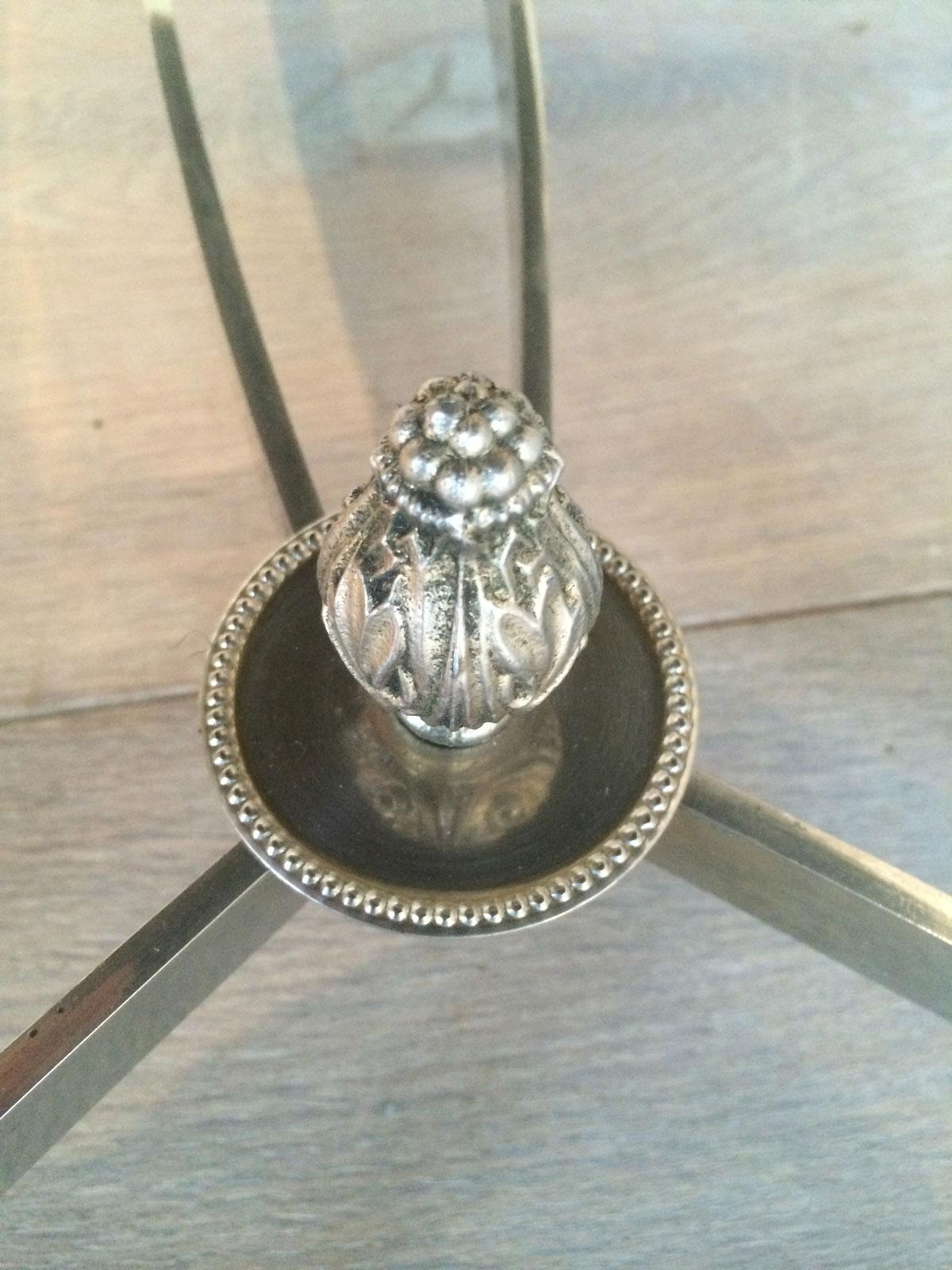 Métal Table basse argentée dans le style de la Maison Jansen, avec verre laqué noir en vente