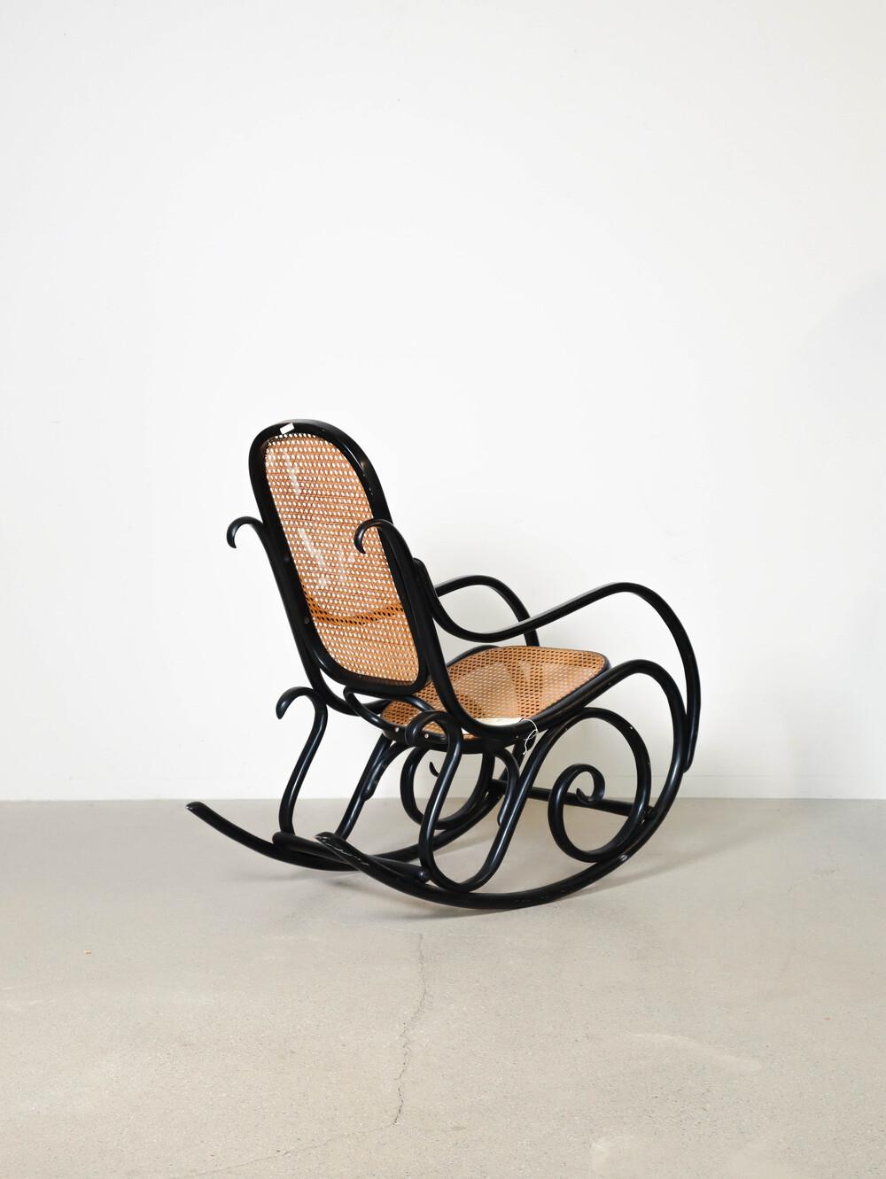 N0.21 Rocking Chair by Michael Thonet In Good Condition For Sale In Princeton Junction, NJ