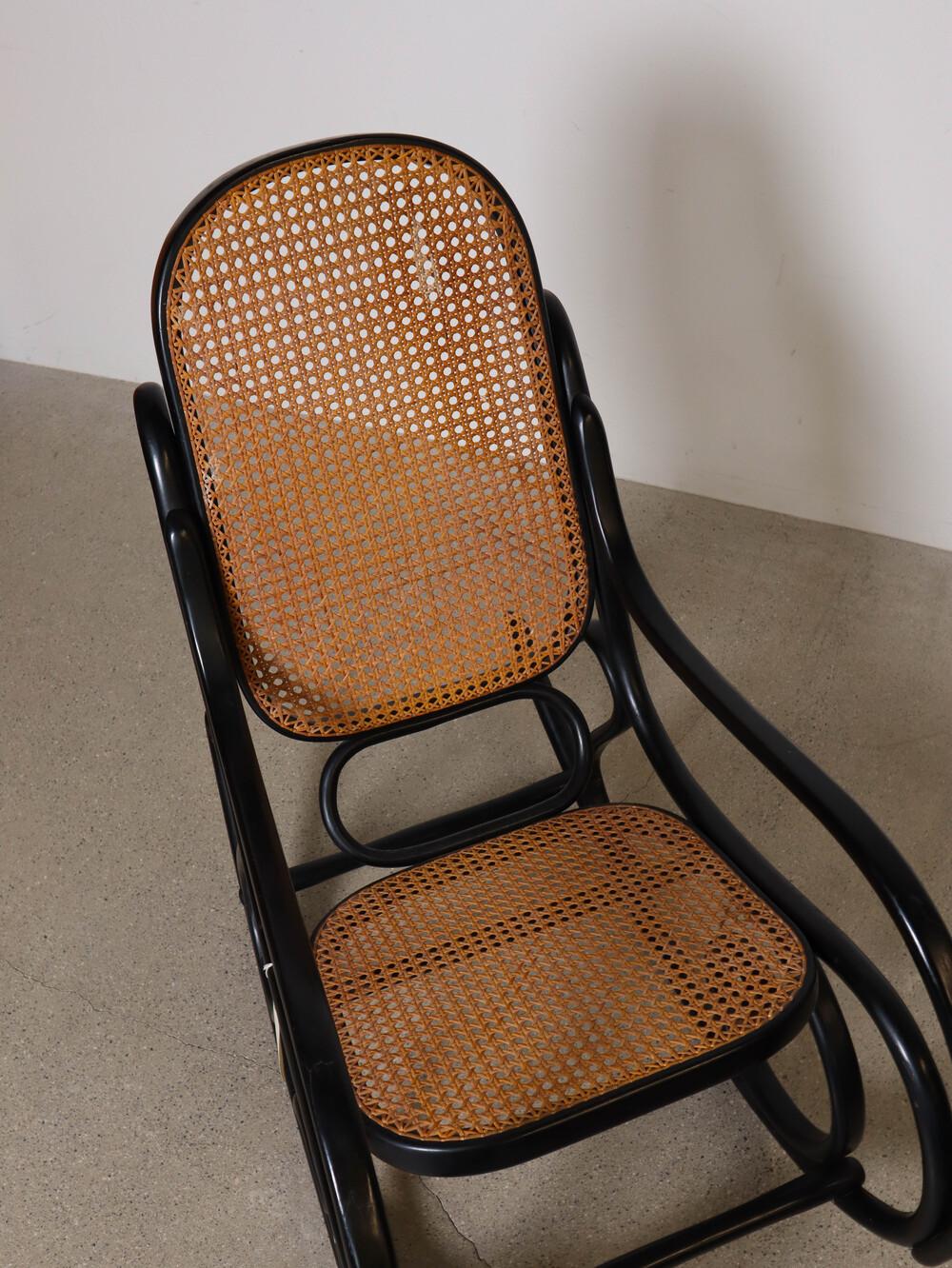 N0.21 Rocking Chair by Michael Thonet For Sale 2