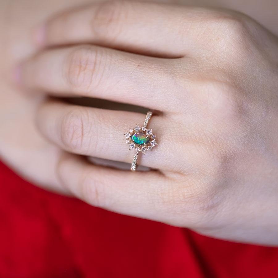 Arts and Crafts N1 Black Opal  Bague de fiançailles princesse diamant halo or jaune 18K en vente