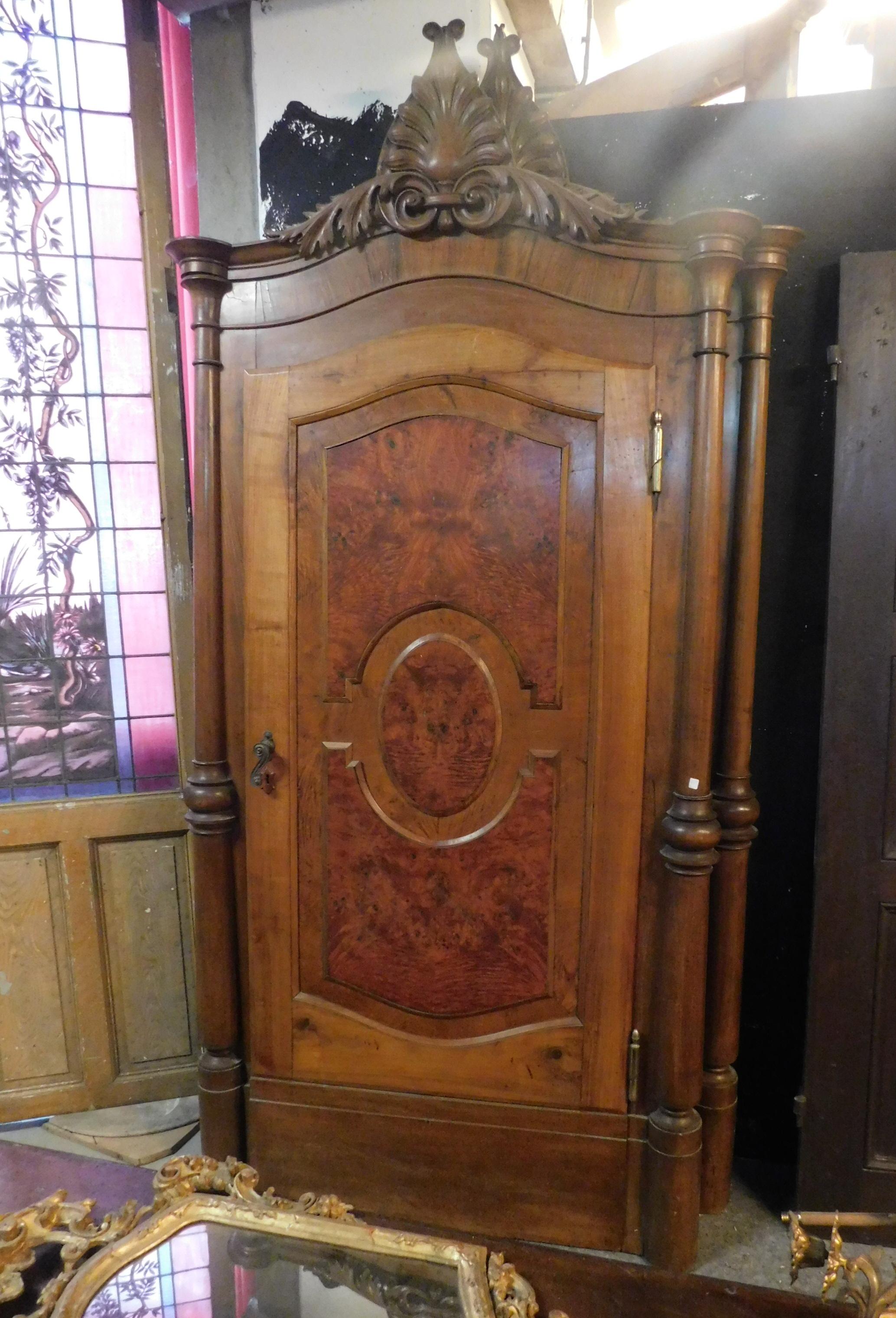 n.2 ancient identical doors inlaid with different woods: walnut, cherry and briar complete with original frame, with beautiful carved columns.
They still have the original handles and irons, they are carved the same even on the back, beautiful and