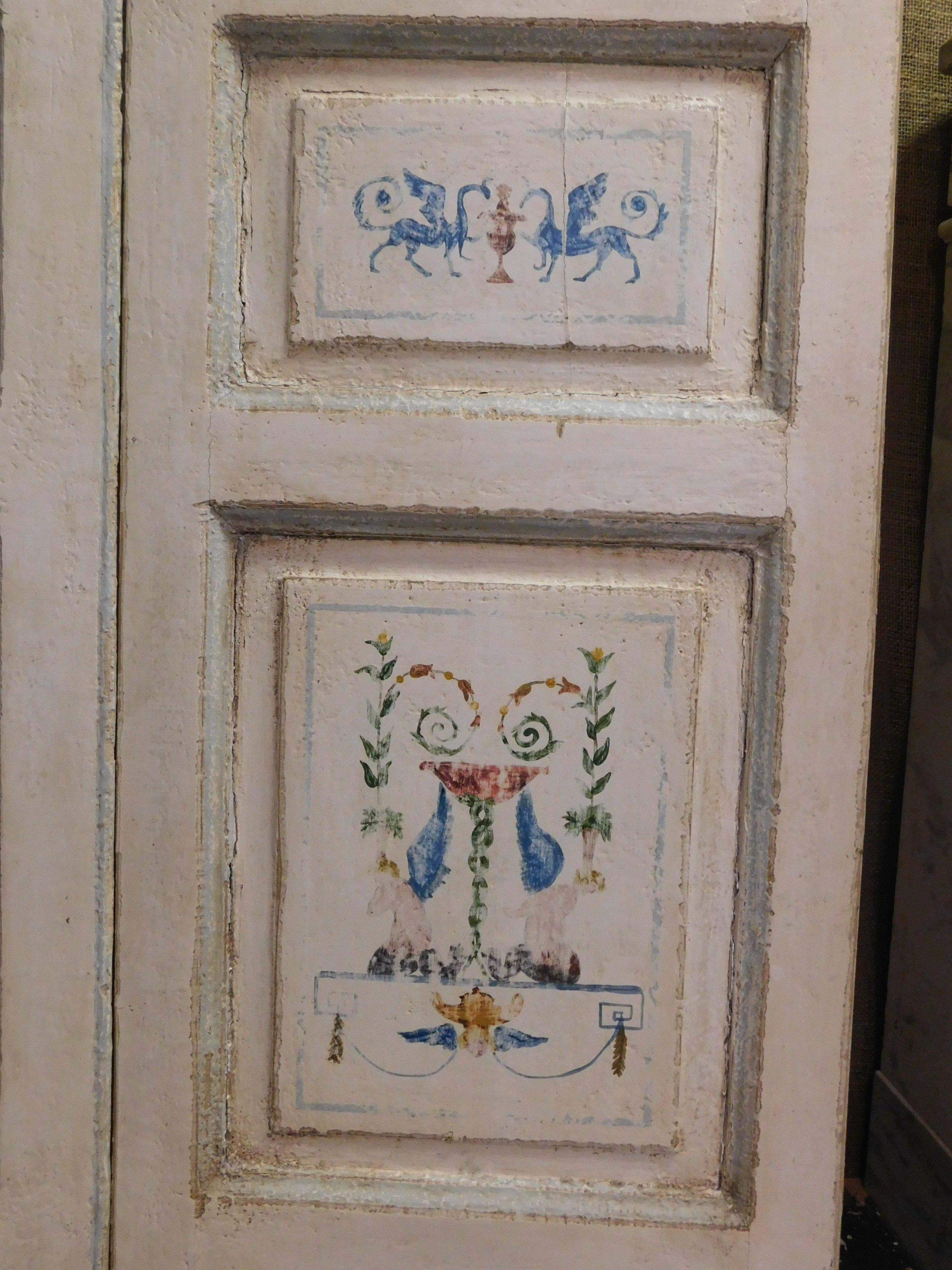 N.2 Antique Double Doors, White Painted with Allegories, Late 18th Century Italy In Good Condition For Sale In Cuneo, Italy (CN)