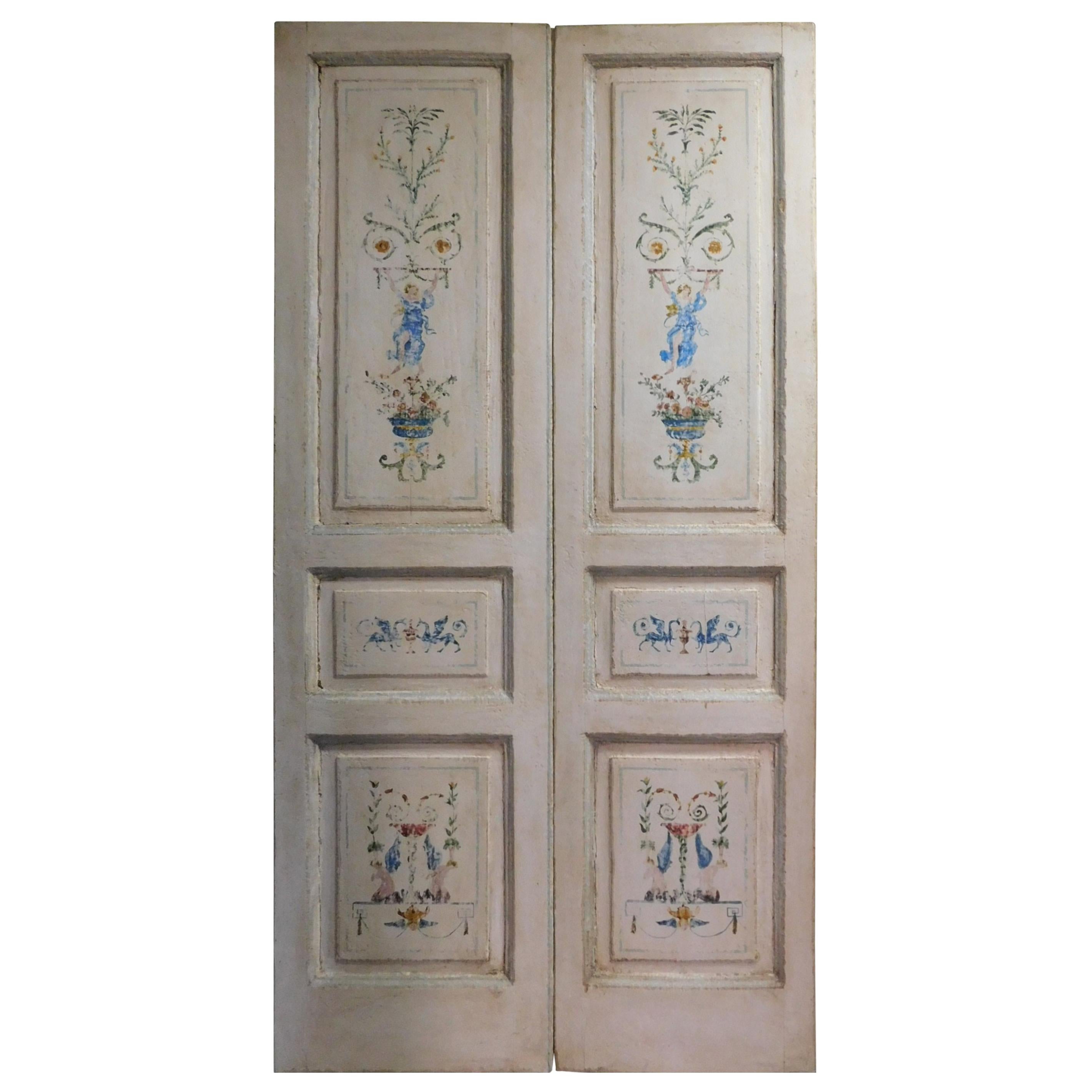 N.2 Porte doppie antiche, dipinte di bianco con allegorie, fine del XVIII secolo, Italia