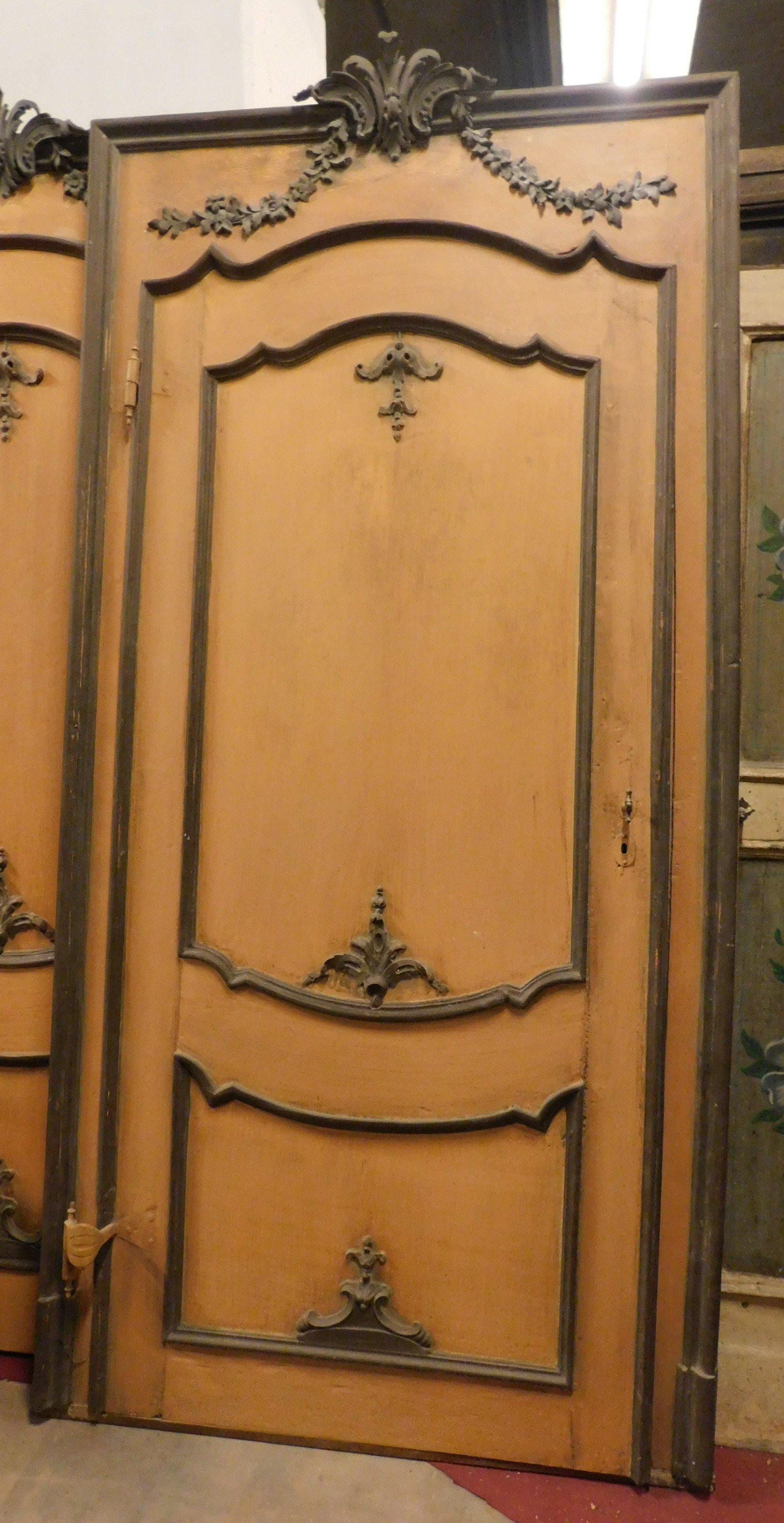 N.2 Antique Orange Lacquered Doors with Wooden Tinsel Hand Carved, Italy 1700 In Good Condition For Sale In Cuneo, Italy (CN)