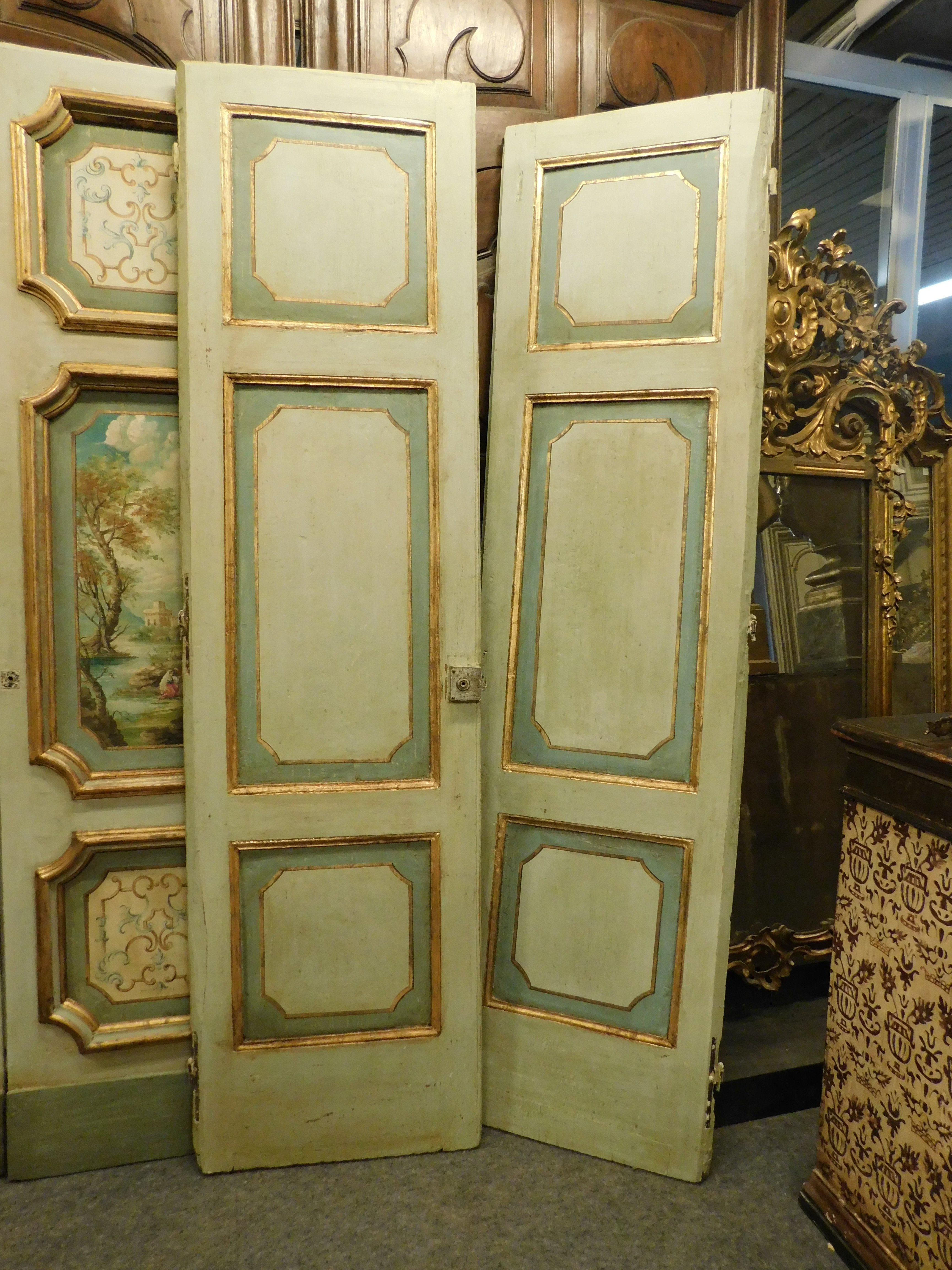 N.2 porte doppie in legno riccamente verniciato, retro laccato, Italia in vendita 1
