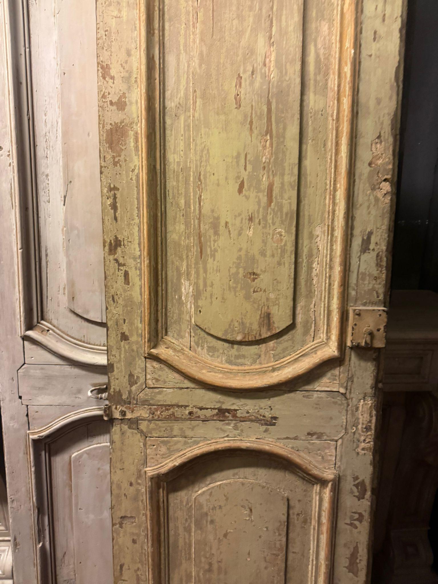 N.2 Double interior doors in lacquered wood, in first patina, Italy (Europäisch) im Angebot