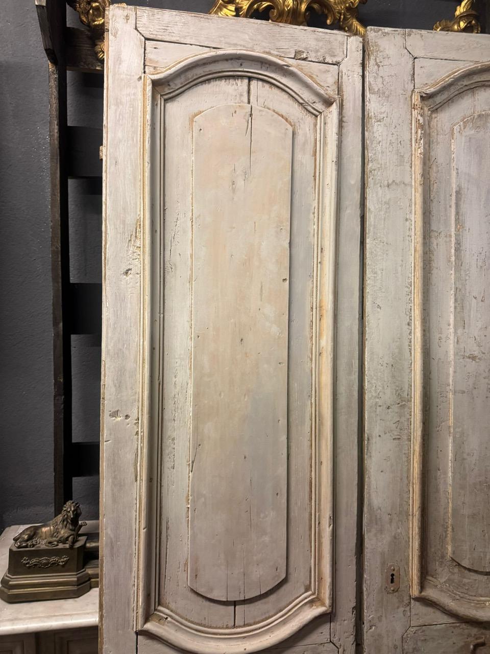 N.2 Double interior doors in lacquered wood, in first patina, Italy (18. Jahrhundert und früher) im Angebot
