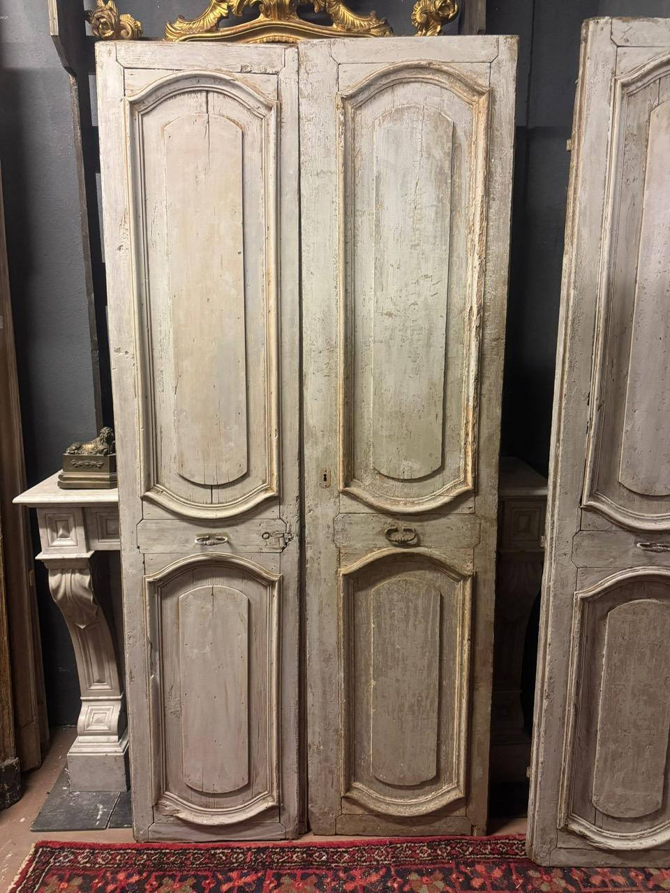 N.2 Double interior doors in lacquered wood, in first patina, Italy im Angebot 1