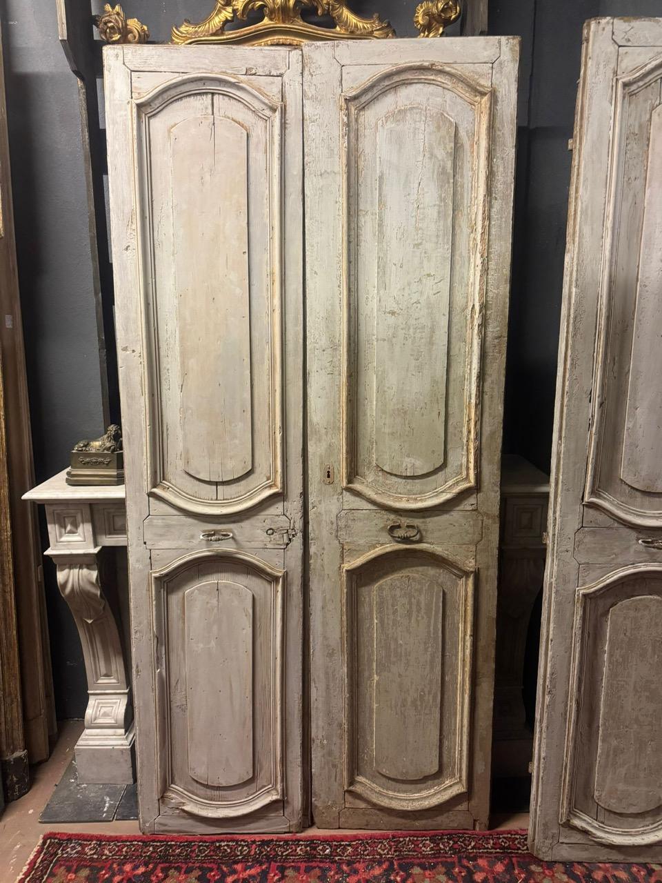 N.2 Double interior doors in lacquered wood, in first patina, Italy im Angebot 2