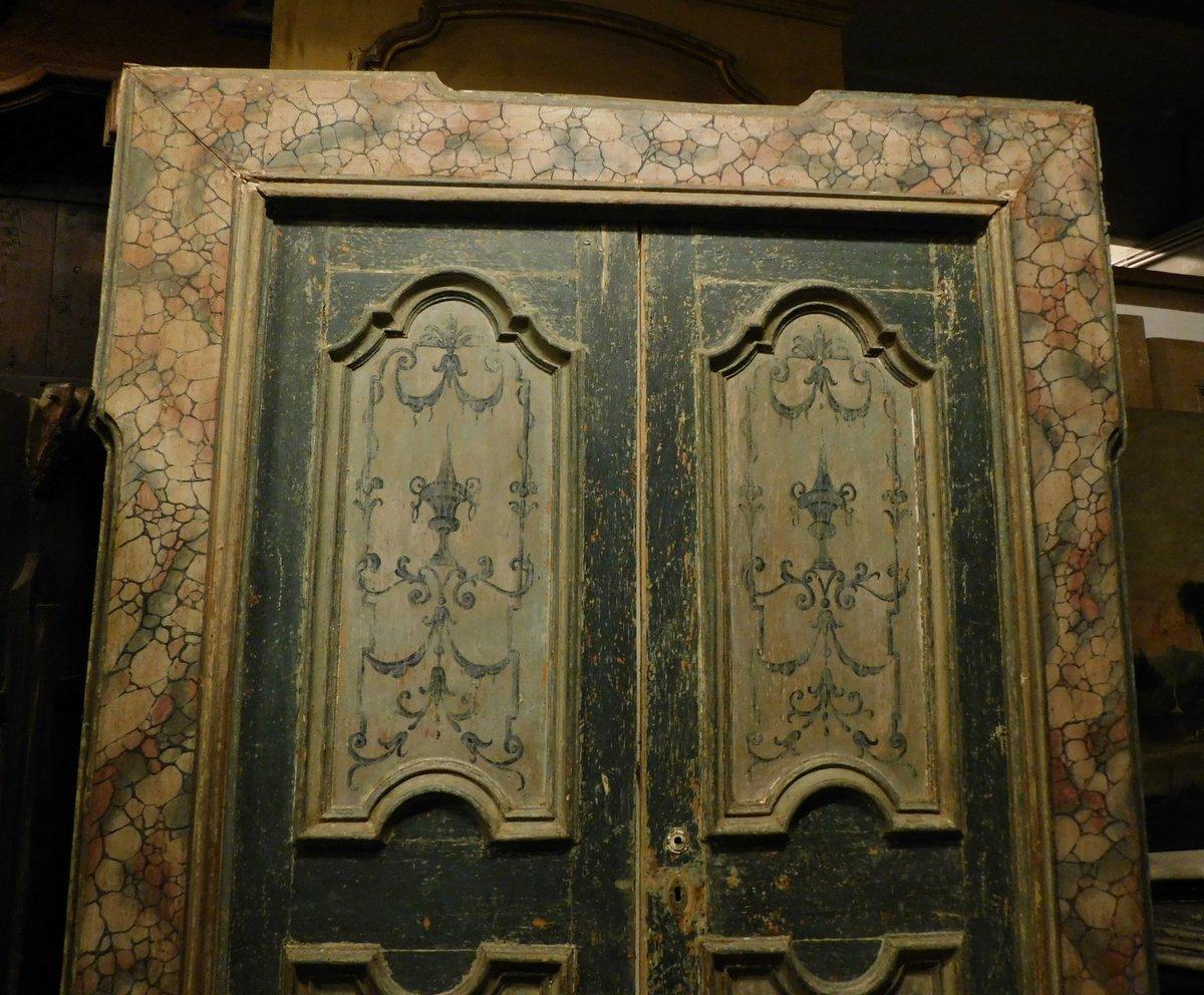 N.2 double interior doors, lacquered and painted, faux marble frame, Naples  In Good Condition For Sale In Cuneo, Italy (CN)