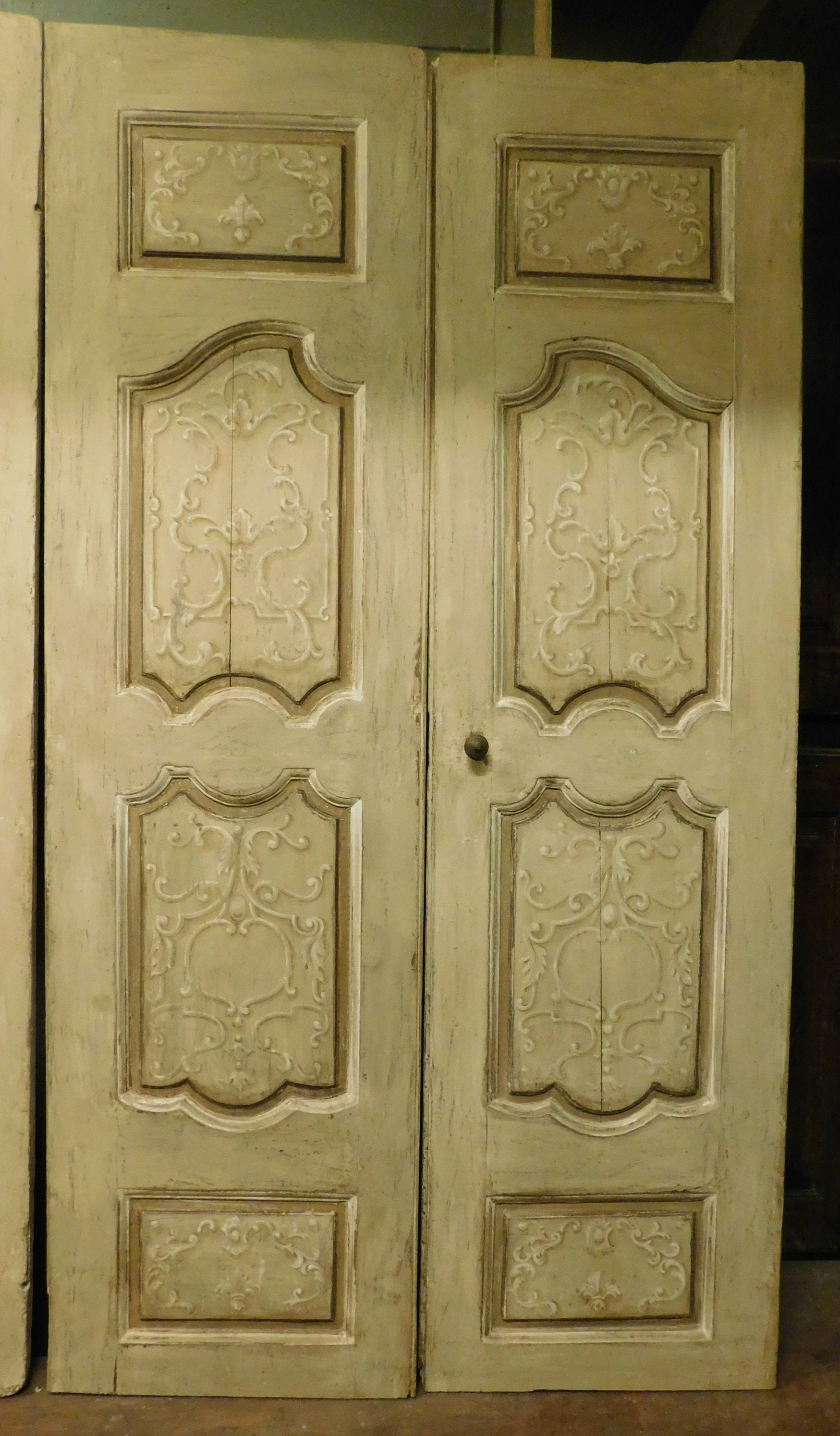 Set of 2 antique double interior doors, richly painted and sculpted with wavy panels on both sides, identical in front and back, very rich and precious, very well preserved, hand-built by a craftsman of the time for an important noble palace of the