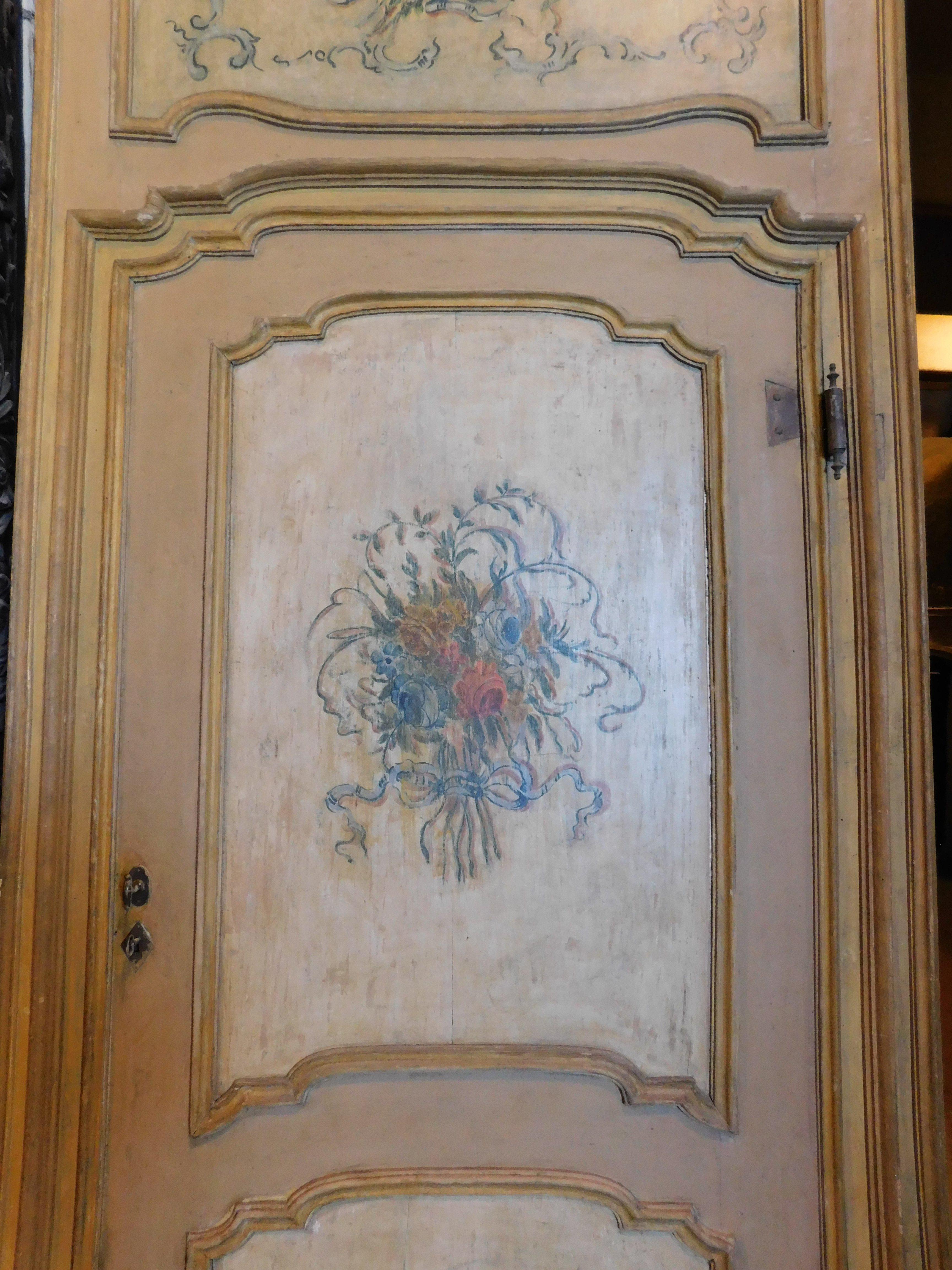 N.2 puertas lacadas de doble hoja con marco y sobrepuerta originales, Génova Italia Pintado a mano en venta