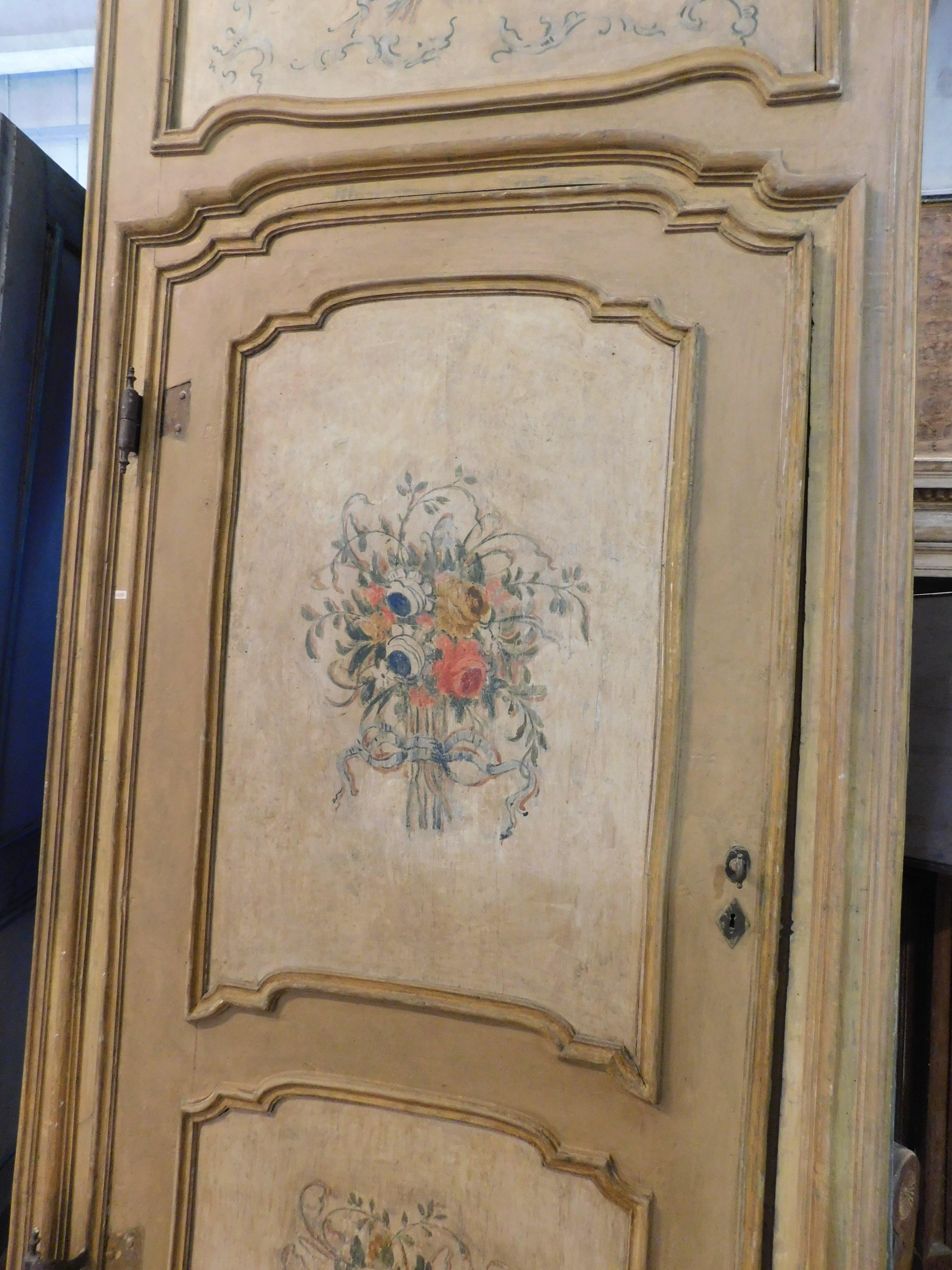 N.2 puertas lacadas de doble hoja con marco y sobrepuerta originales, Génova Italia en venta 1