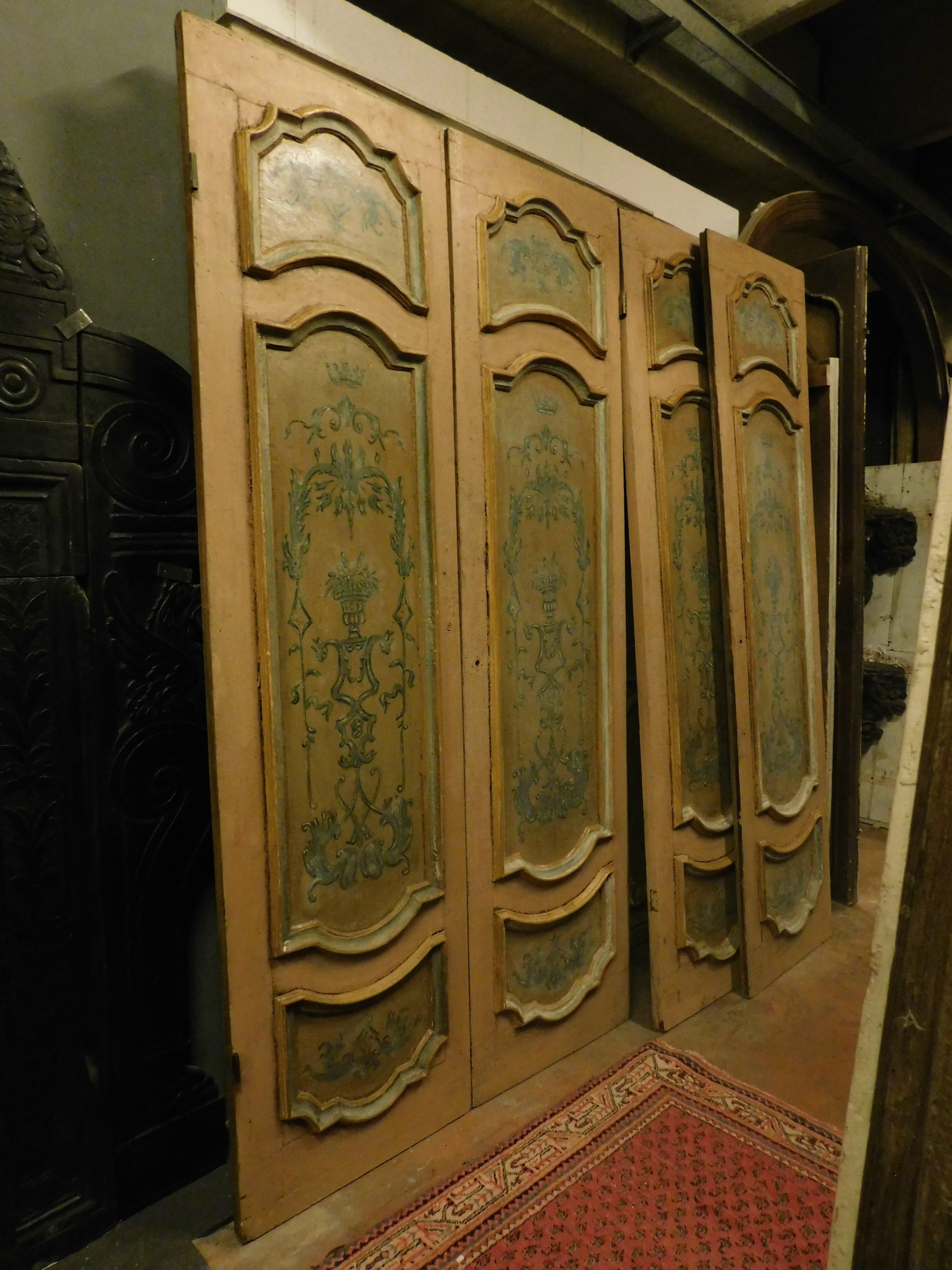 Set of 2 antique interior doors, double-leaf, lacquered and hand painted, with sculpted molura but without frame, built in the 18th century for a residence in Rome (Italy).
Beautiful in pairs but also sold separately (two wings), also finished on