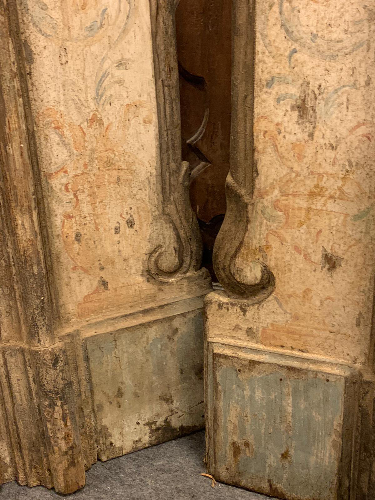 N.2 puertas de madera lacada, dos hojas con paneles tallados y pintados, Italia en venta 6