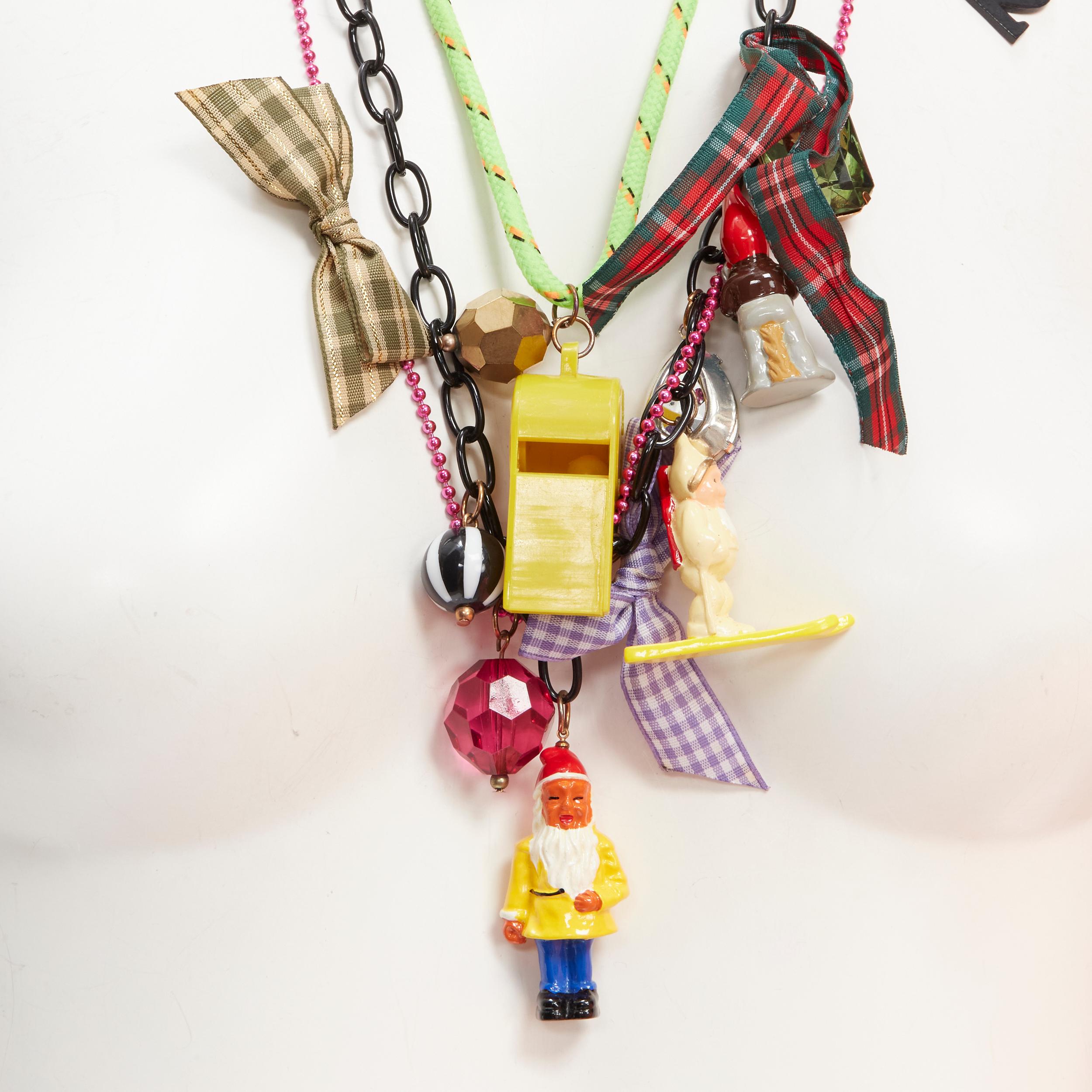 N2 LES NEREIDES Harajuku-Halskette mit bunten Gänseblümchen und karierten Bändern im Angebot 6