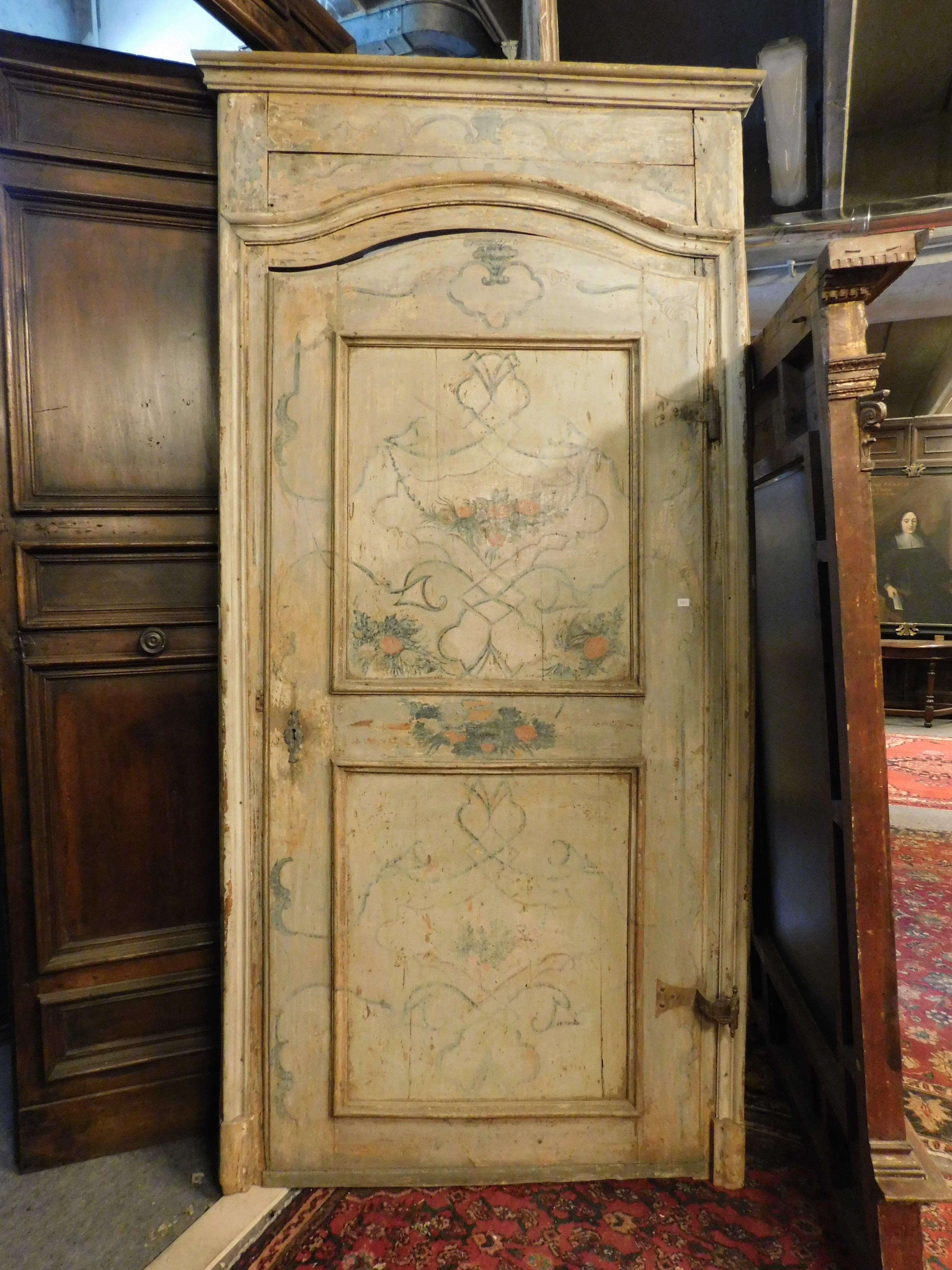 set of 2 antique interior doors, painted and lacquered by hand with floral decorations, complete with original frame, also lacquered on the back, to be minimally restored, early 18th century, from Italy.
Sold separately, discount possible if you buy