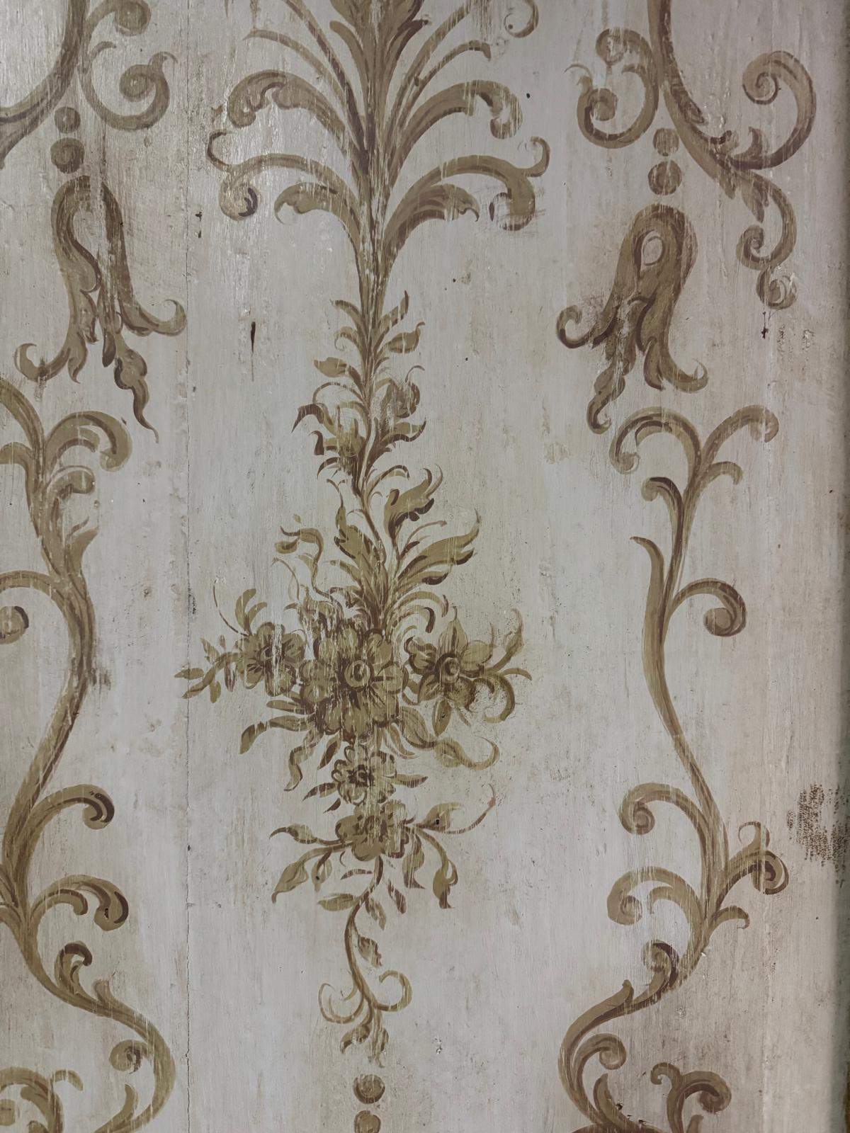 N.2 puertas de madera pintada de una hoja, paneles ondulados, Italia Álamo en venta