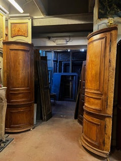 N.2 placard angoliere in legno di rovere con pannelli sopra e sotto, italia