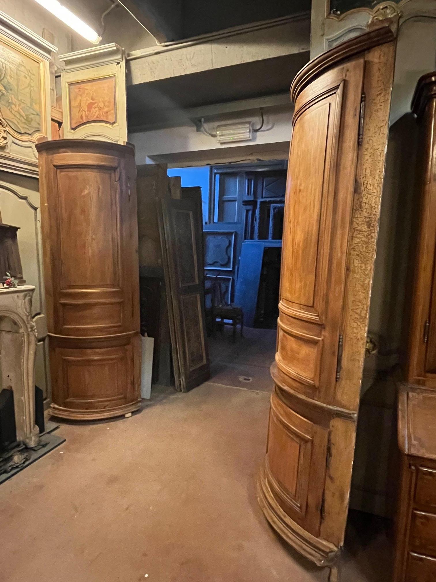 French No.2 placard oak cornerboards with top and bottom panels, italy For Sale