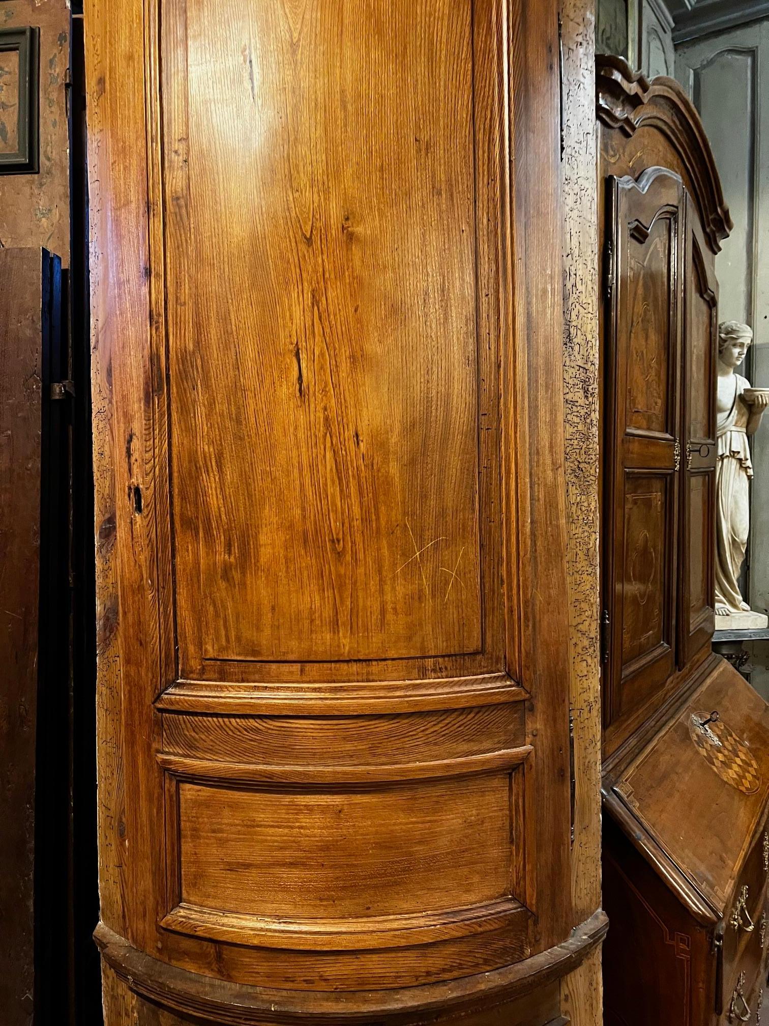 18th Century No.2 placard oak cornerboards with top and bottom panels, italy For Sale