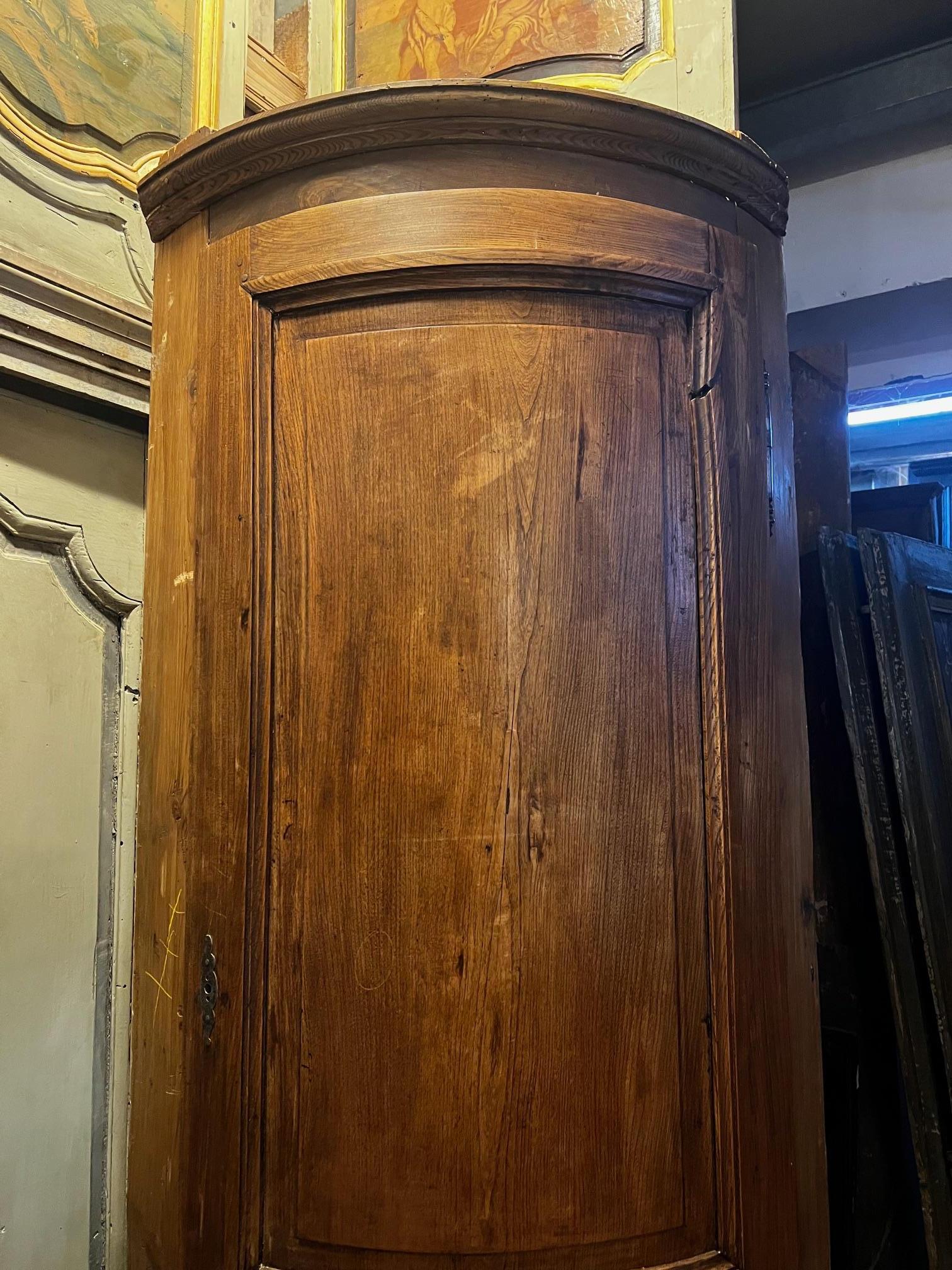 No.2 placard oak cornerboards with top and bottom panels, italy For Sale 2