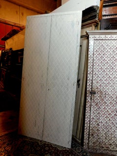 n.1 placard, hand-painted beige wall wardrobes with white texture, Italy