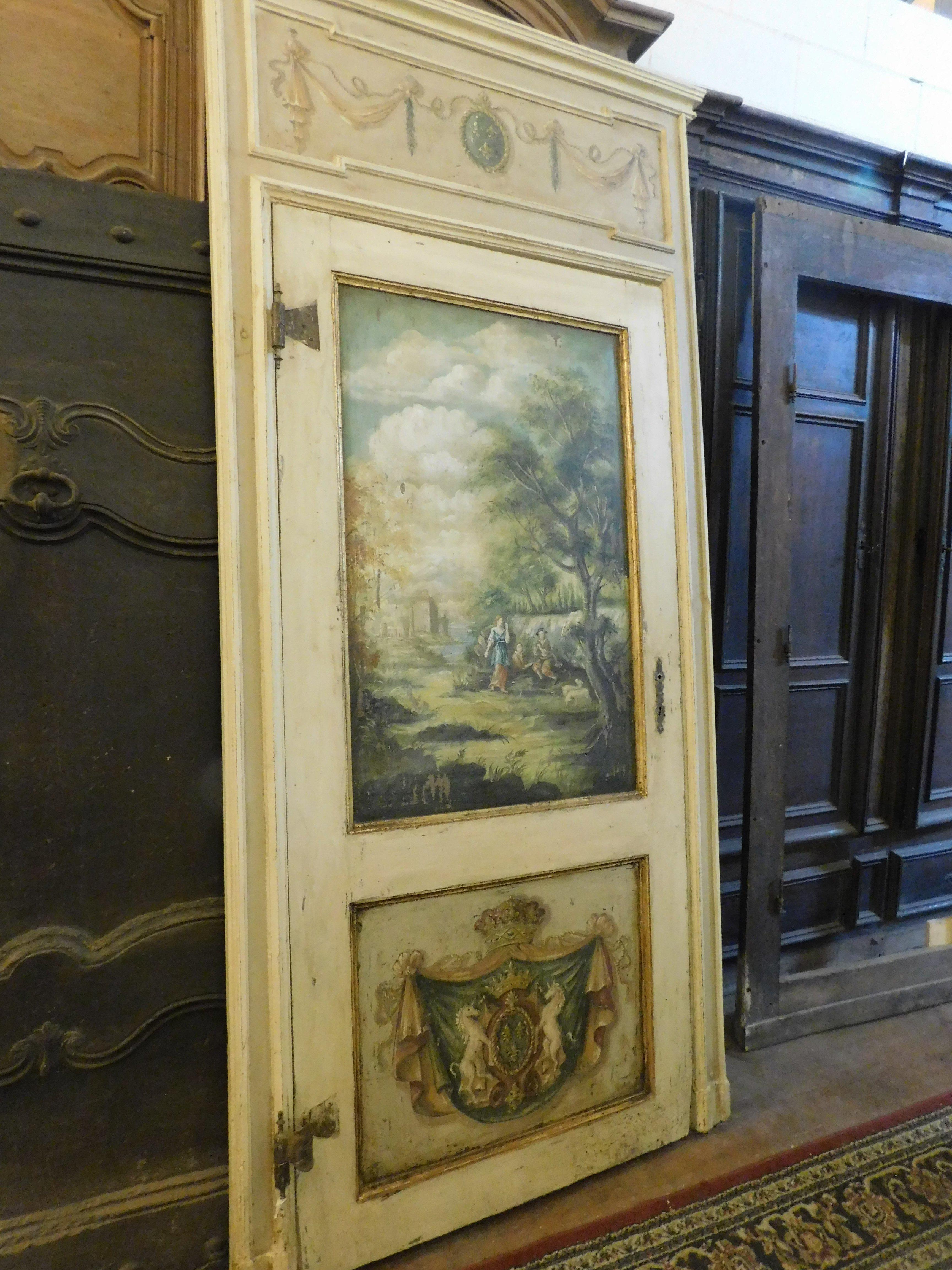 N.2 Porte antiche in legno massiccio, riccamente dipinte a mano con paesaggi dell'epoca, Complete di cornice, hanno il pannello superiore dipinto con un paesaggio, il pannello inferiore con uno stemma e la porta superiore dipinta con festoni e