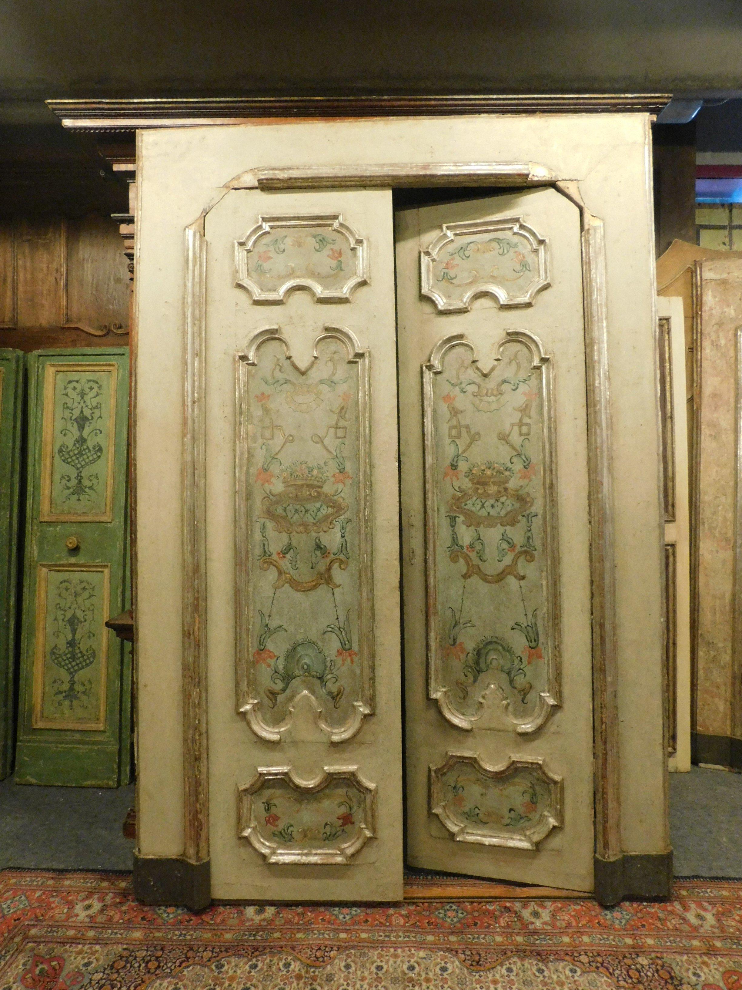N.2 Juego Importantes Puertas Antiguas Napolitanas Lacadas, Ricamente Pintadas, 1700 Italia en venta 1